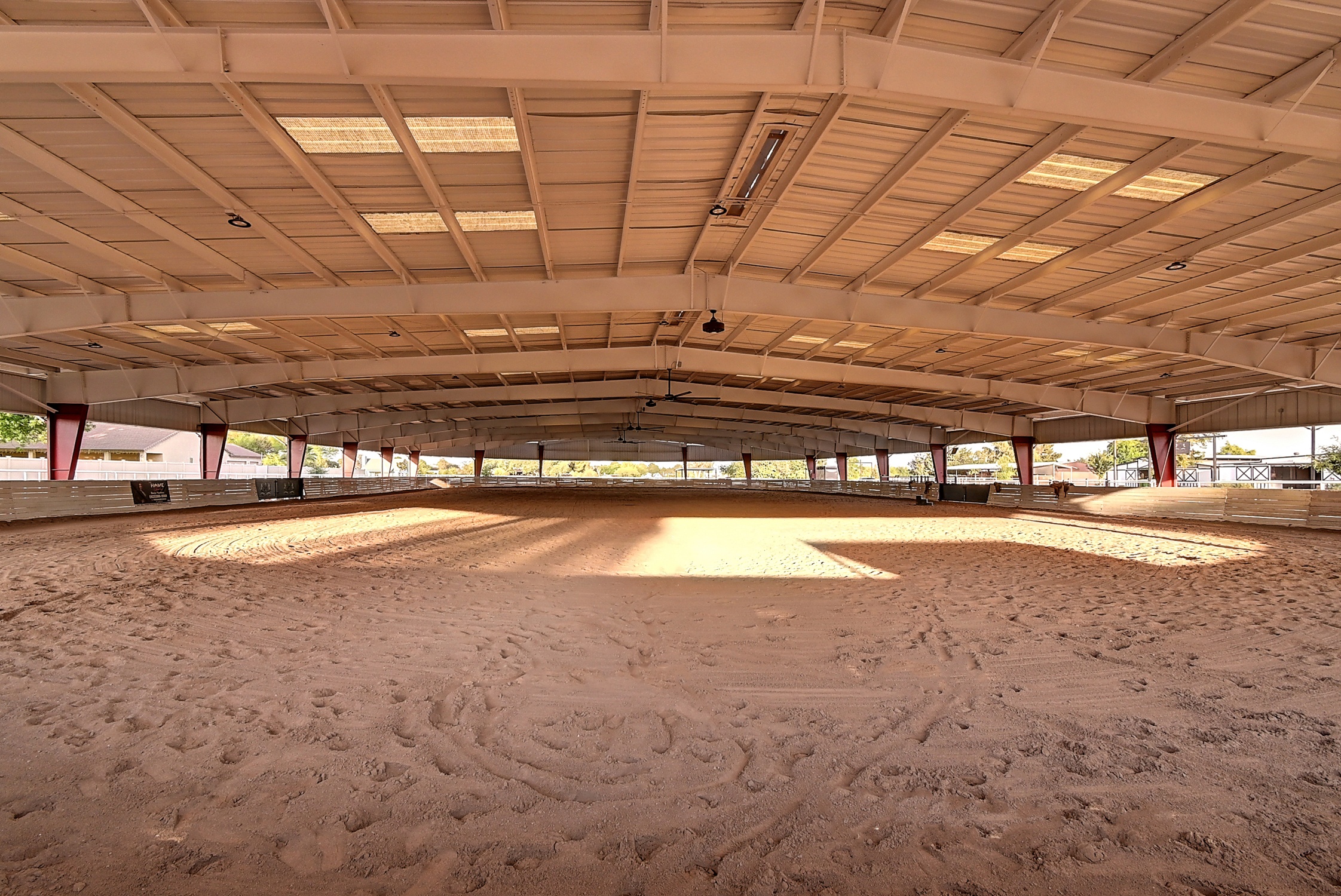 Stunning 6 Bdm Desert Ranch Equestrian Estate! | Living Quarters + Stables | For Rent or Sublet