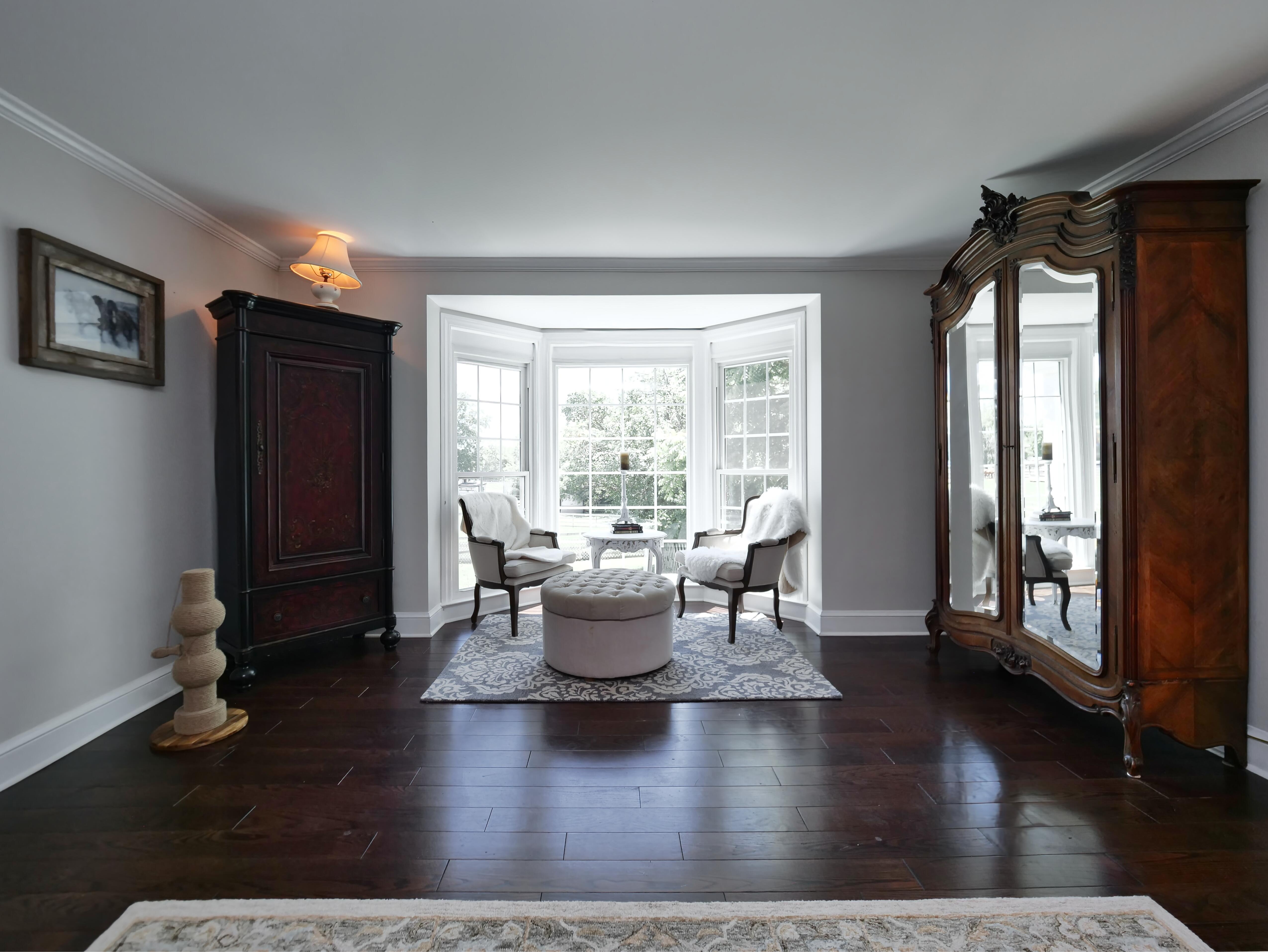 LUXURY EQUESTRIAN ESTATE---owner financing available! | Living Quarters + Stables | For Sale