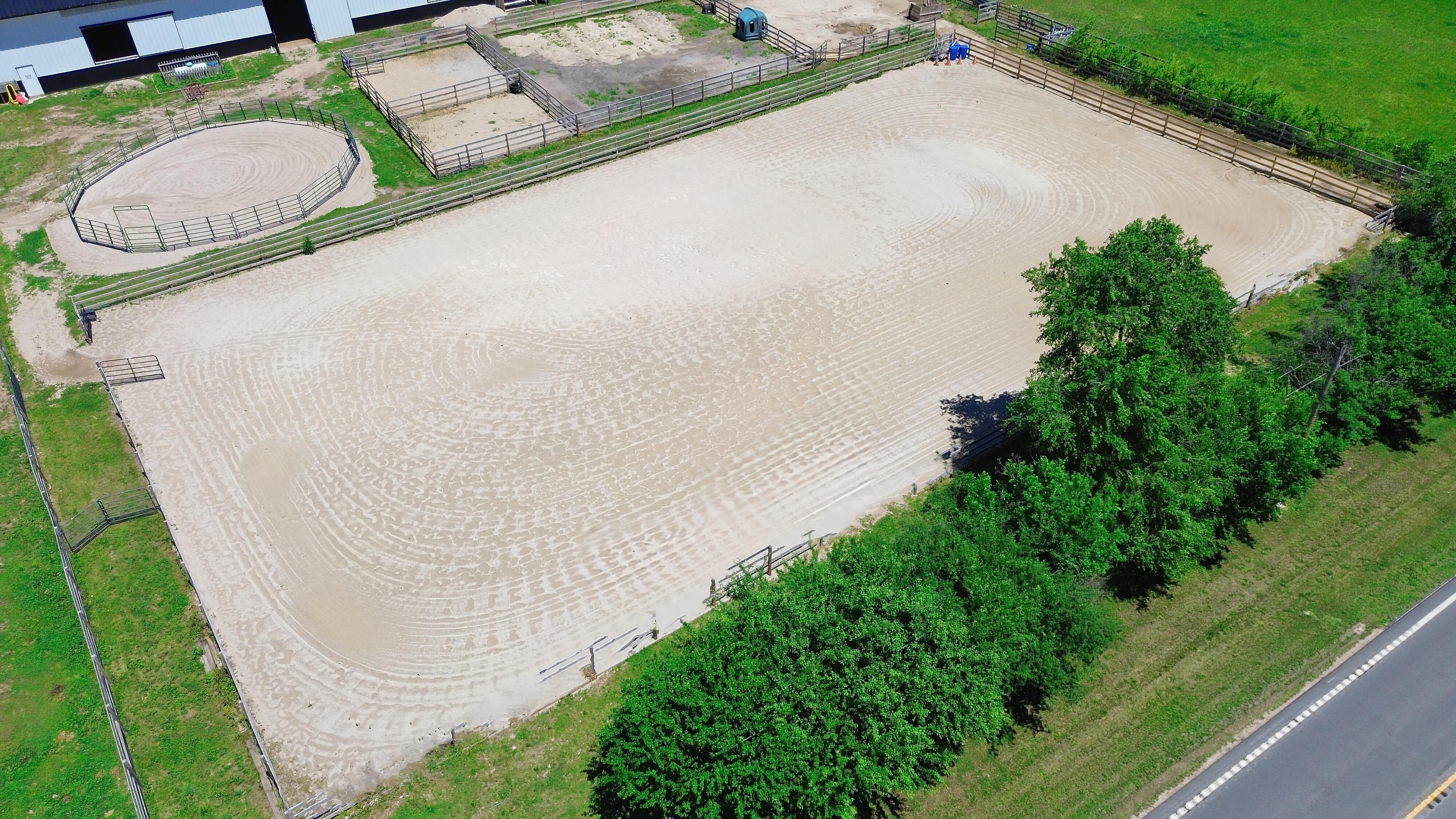 LUXURY EQUESTRIAN ESTATE---owner financing available! | Living Quarters + Stables | For Sale