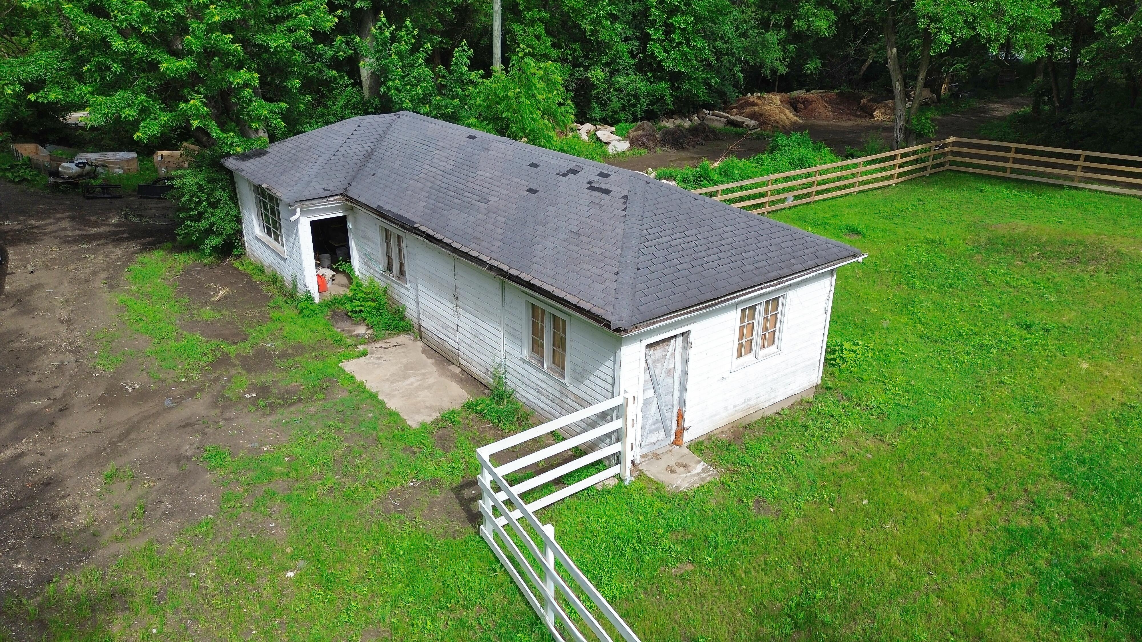 LUXURY EQUESTRIAN ESTATE---owner financing available! | Living Quarters + Stables | For Sale