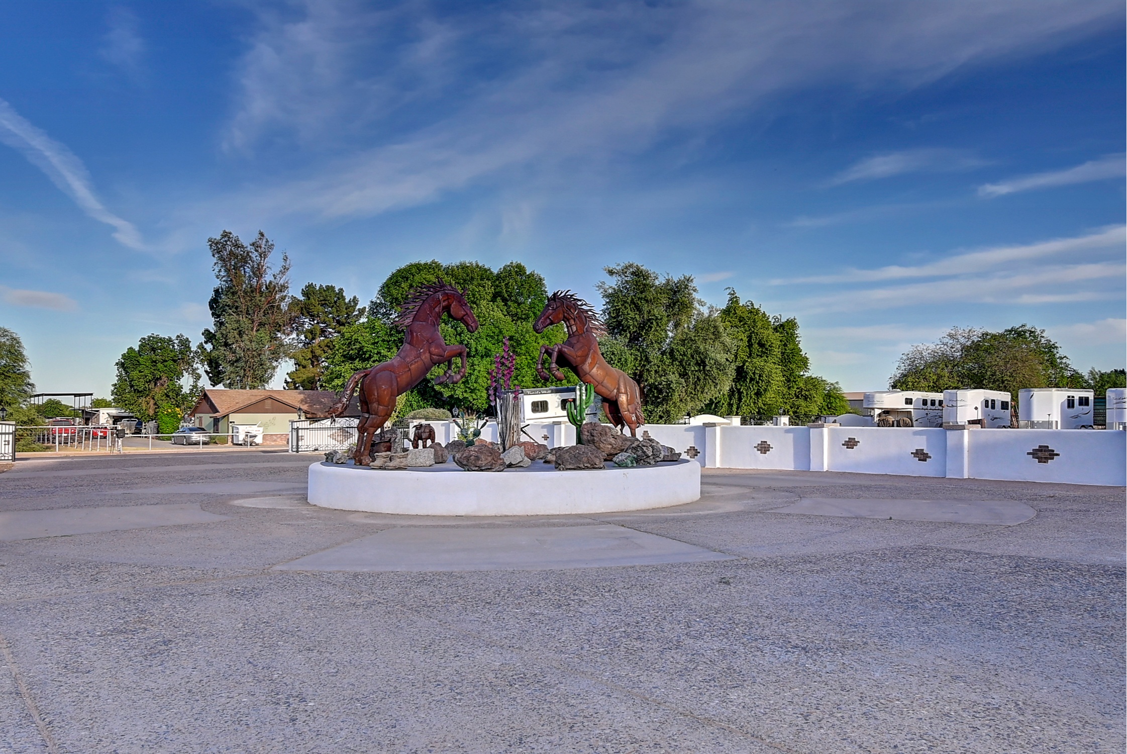 Stunning 6 Bdm Desert Ranch Equestrian Estate! | Living Quarters + Stables | For Rent or Sublet