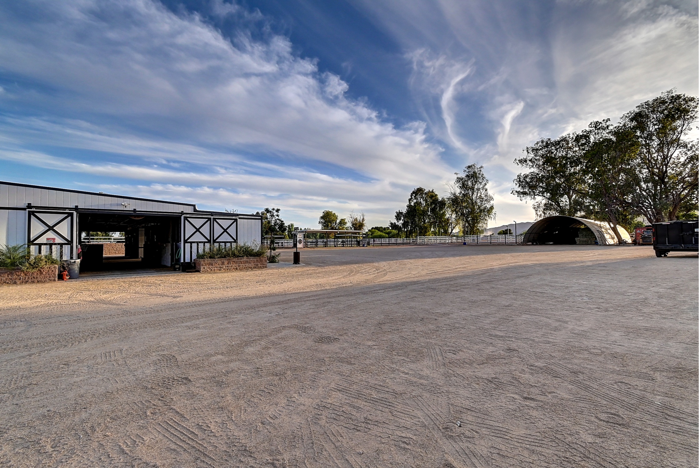 Stunning 6 Bdm Desert Ranch Equestrian Estate! | Living Quarters + Stables | For Rent or Sublet