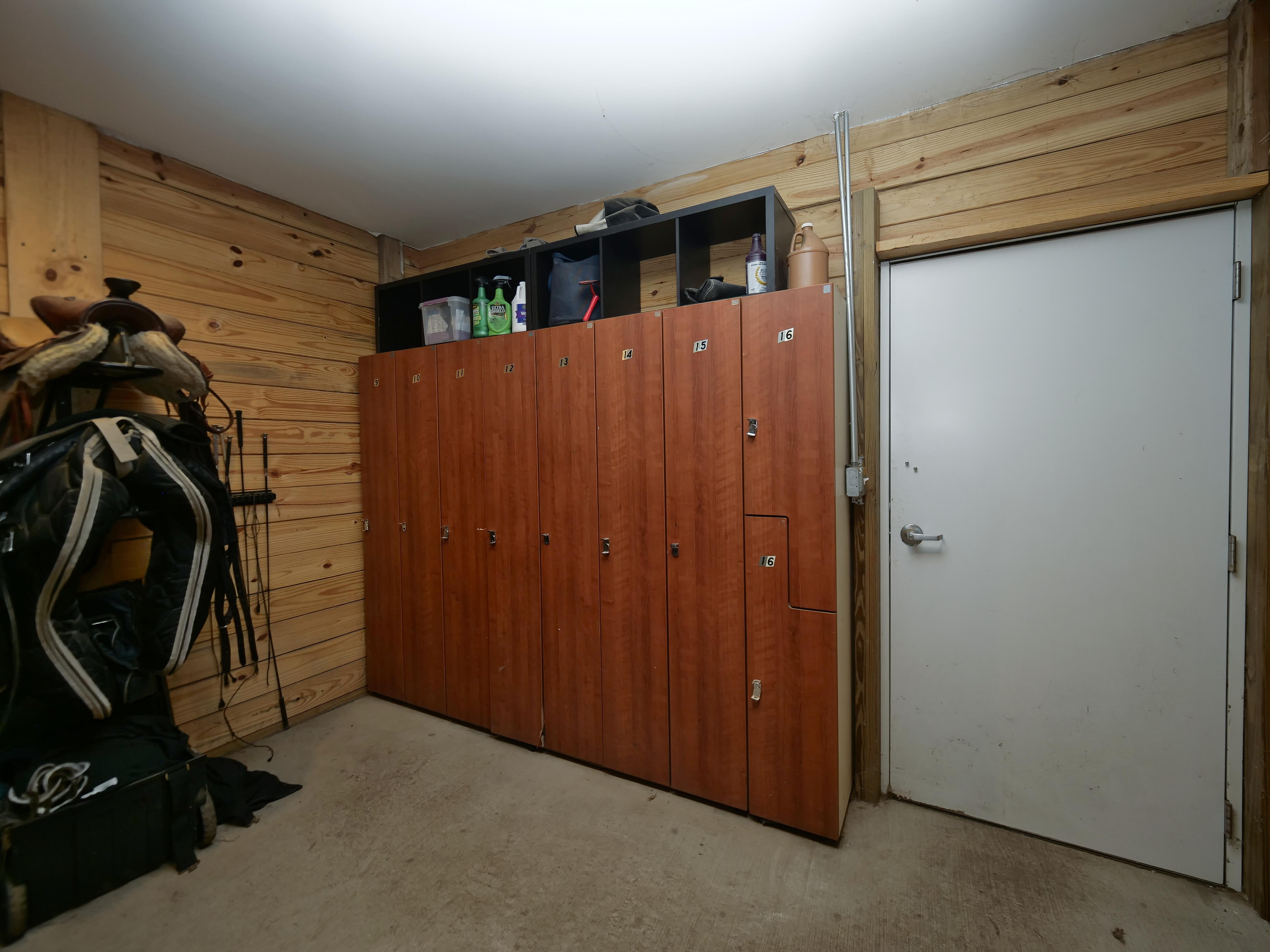 LUXURY EQUESTRIAN ESTATE---owner financing available! | Living Quarters + Stables | For Sale