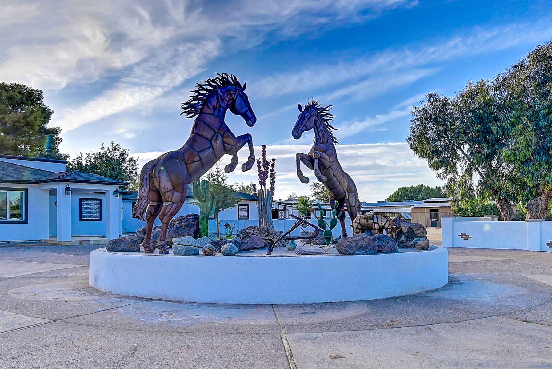 Stunning 6 Bdm Desert Ranch Equestrian Estate! | Living Quarters + Stables | For Rent or Sublet