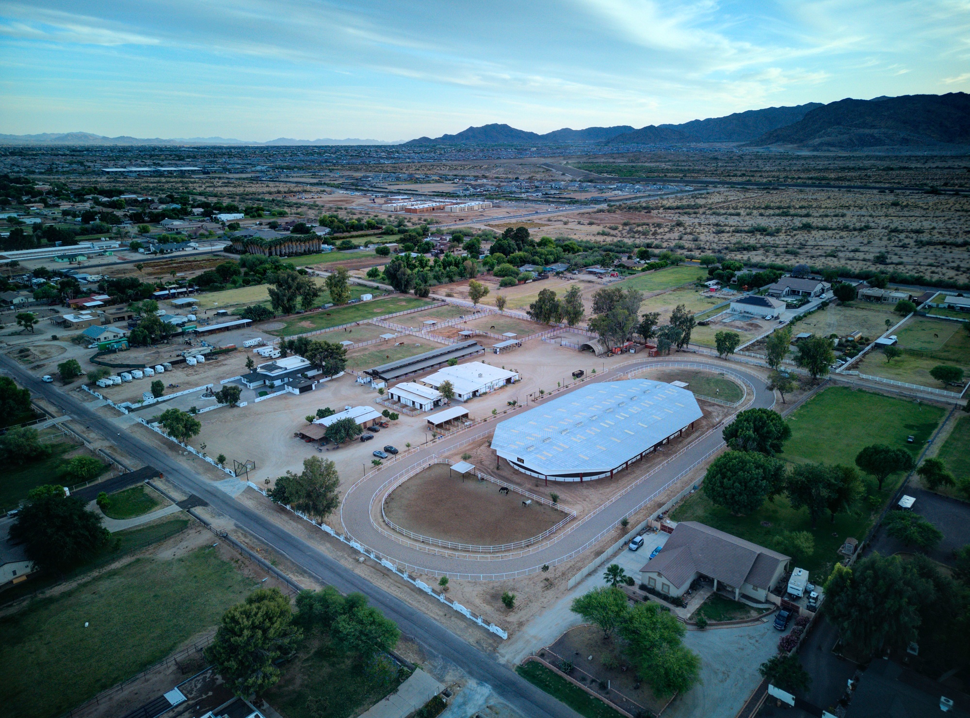 Stunning 6 Bdm Desert Ranch Equestrian Estate! | Living Quarters + Stables | For Rent or Sublet