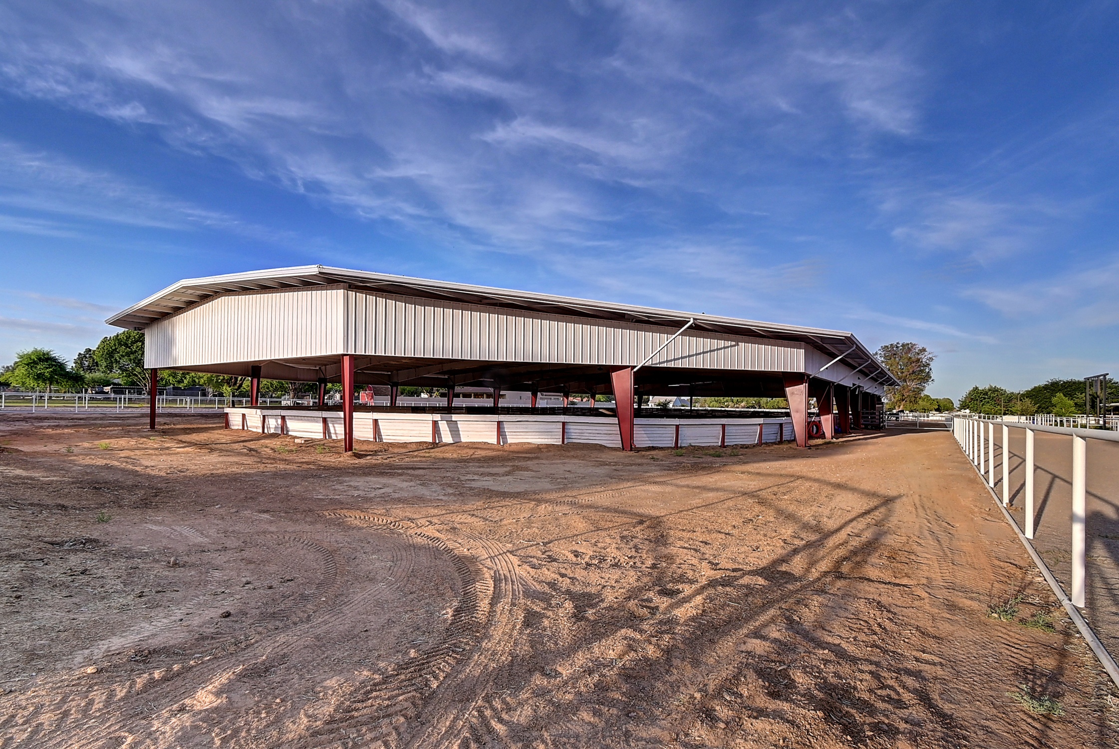 Stunning 6 Bdm Desert Ranch Equestrian Estate! | Living Quarters + Stables | For Rent or Sublet