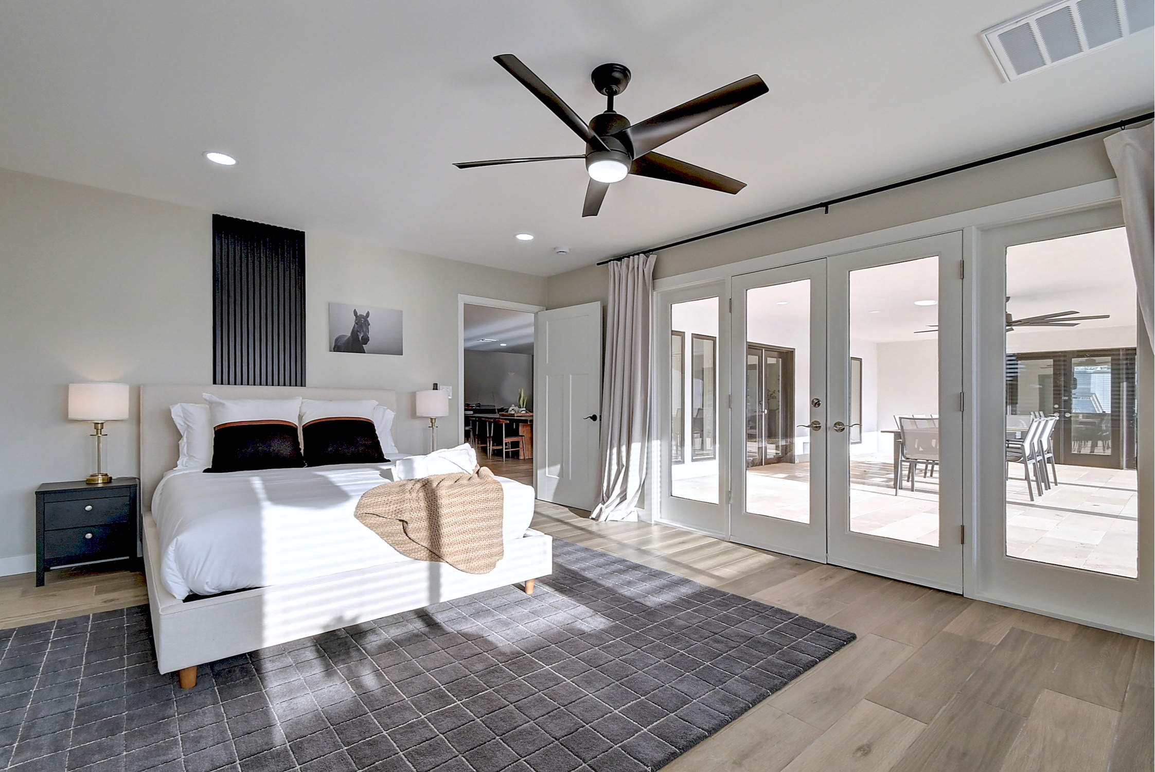 Stunning 6 Bdm Desert Ranch Equestrian Estate! | Living Quarters + Stables | For Rent or Sublet