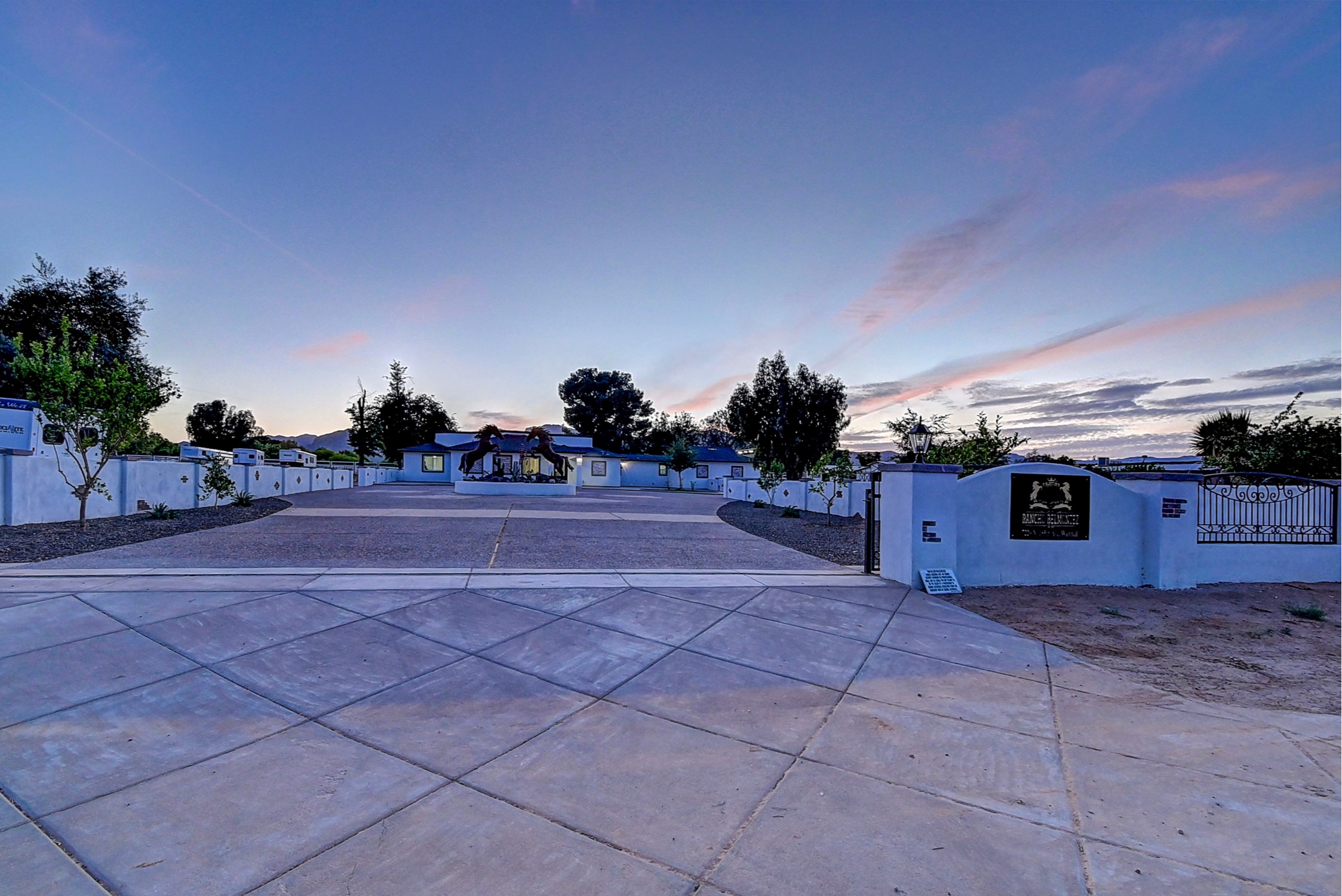 Stunning 6 Bdm Desert Ranch Equestrian Estate! | Living Quarters + Stables | For Rent or Sublet