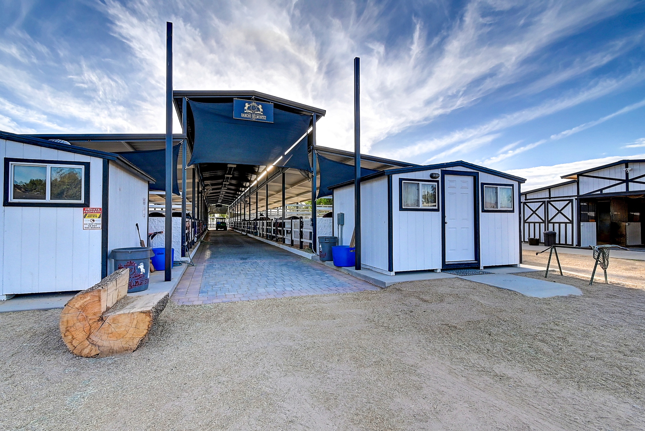 Stunning 6 Bdm Desert Ranch Equestrian Estate! | Living Quarters + Stables | For Rent or Sublet