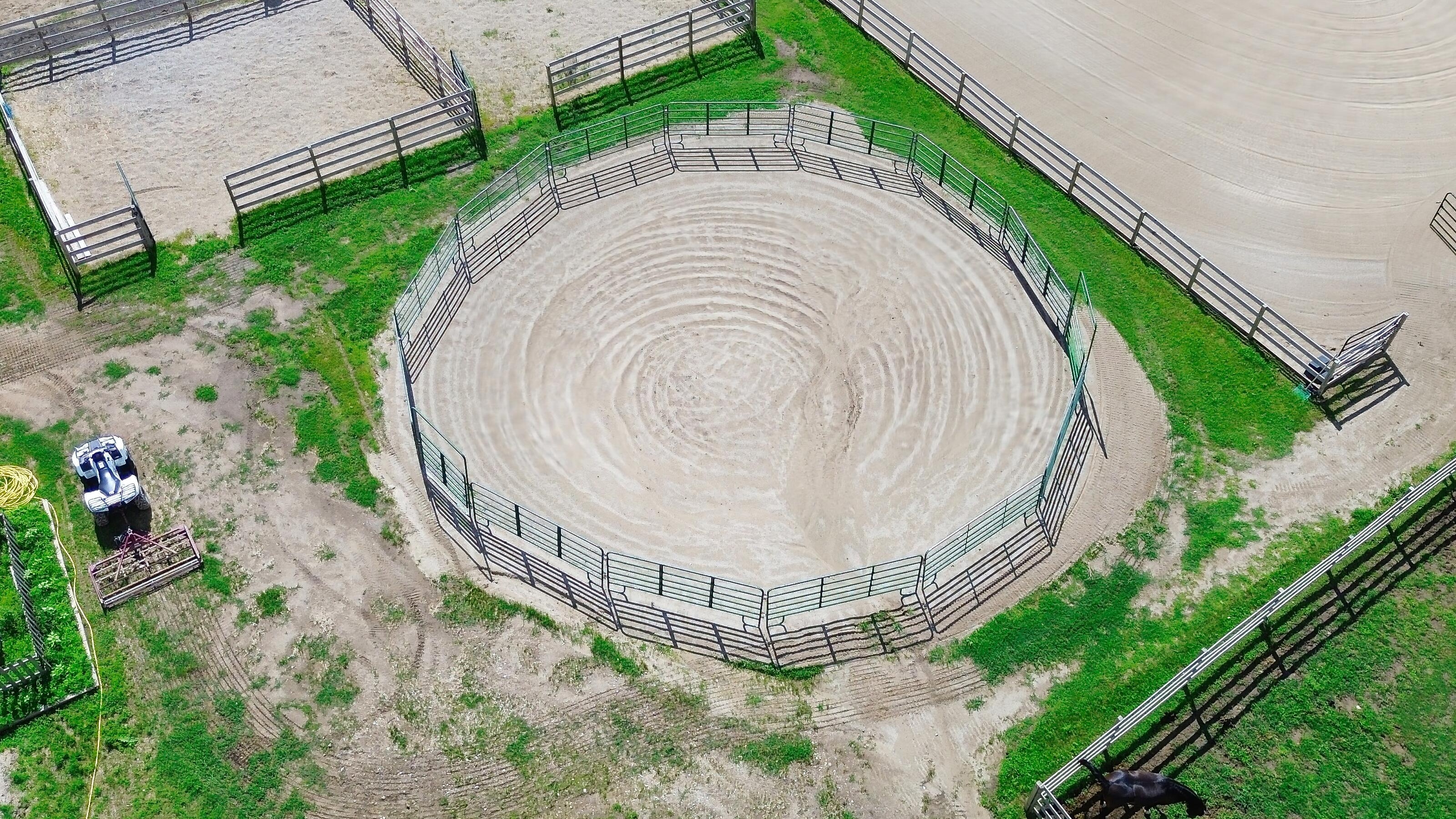 LUXURY EQUESTRIAN ESTATE---owner financing available! | Living Quarters + Stables | For Sale