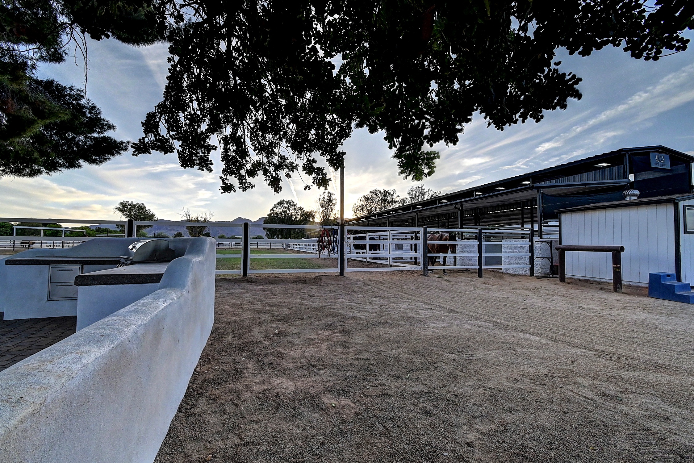 Stunning 6 Bdm Desert Ranch Equestrian Estate! | Living Quarters + Stables | For Rent or Sublet