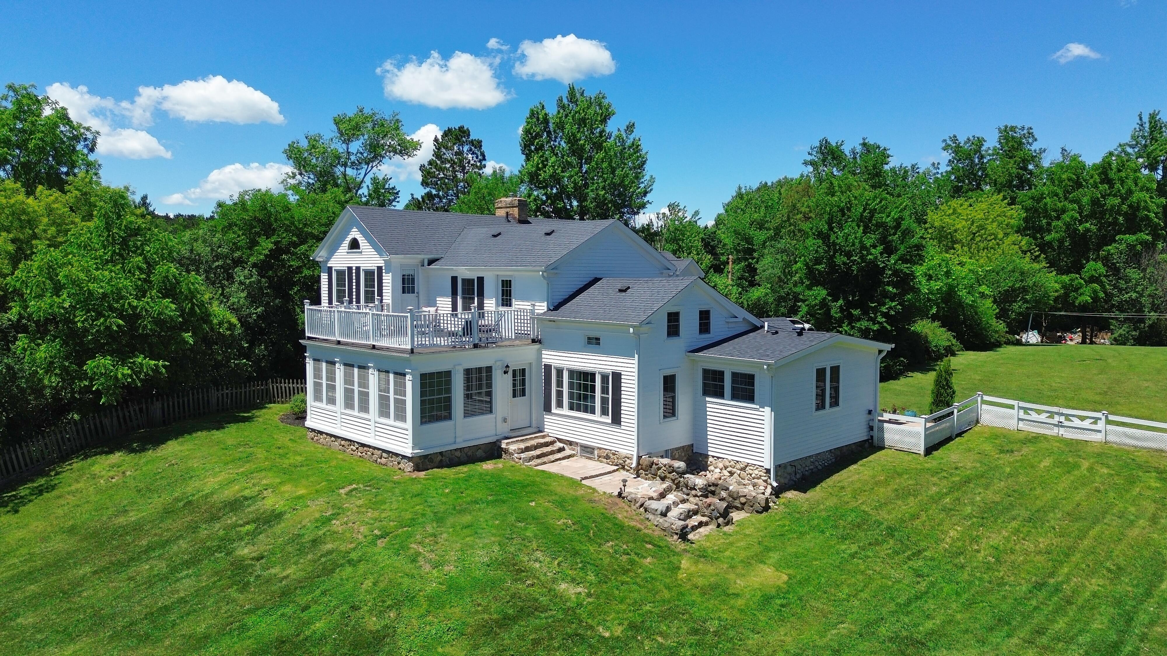 LUXURY EQUESTRIAN ESTATE---owner financing available! | Living Quarters + Stables | For Sale