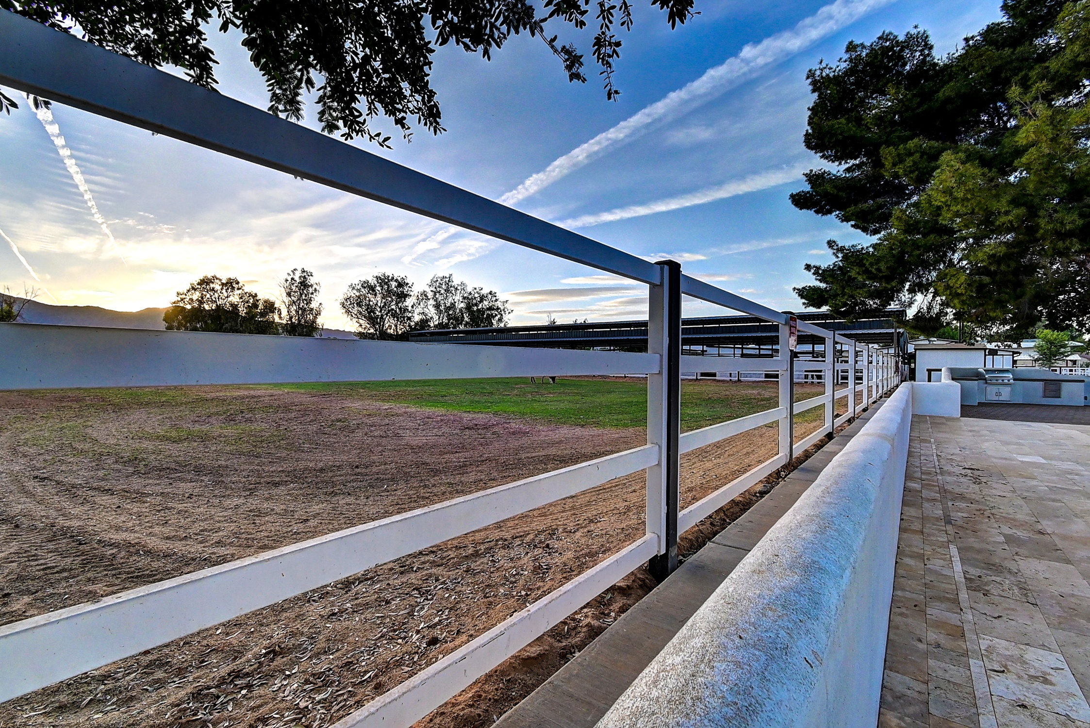 Stunning 6 Bdm Desert Ranch Equestrian Estate! | Living Quarters + Stables | For Rent or Sublet