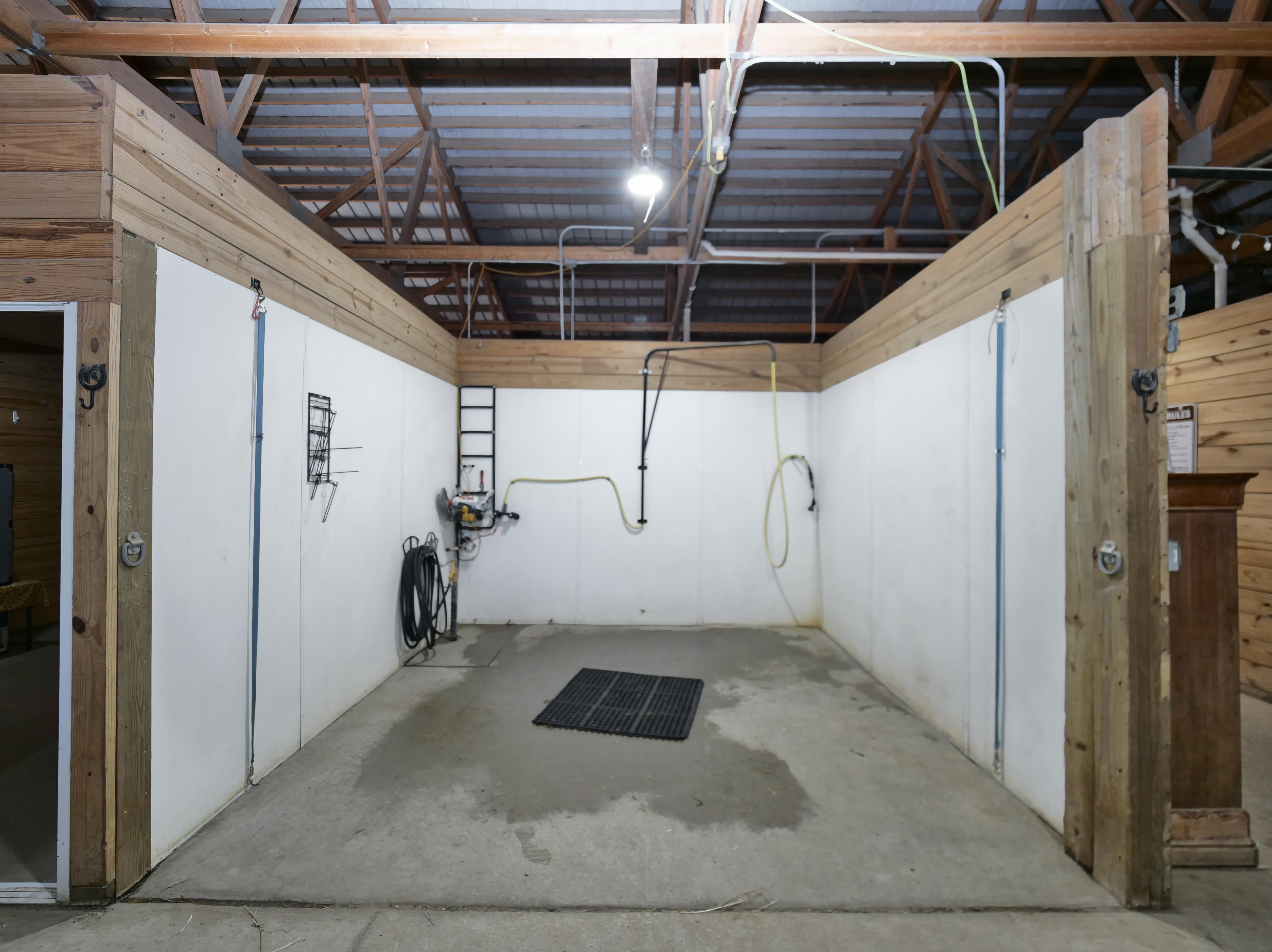LUXURY EQUESTRIAN ESTATE---owner financing available! | Living Quarters + Stables | For Sale