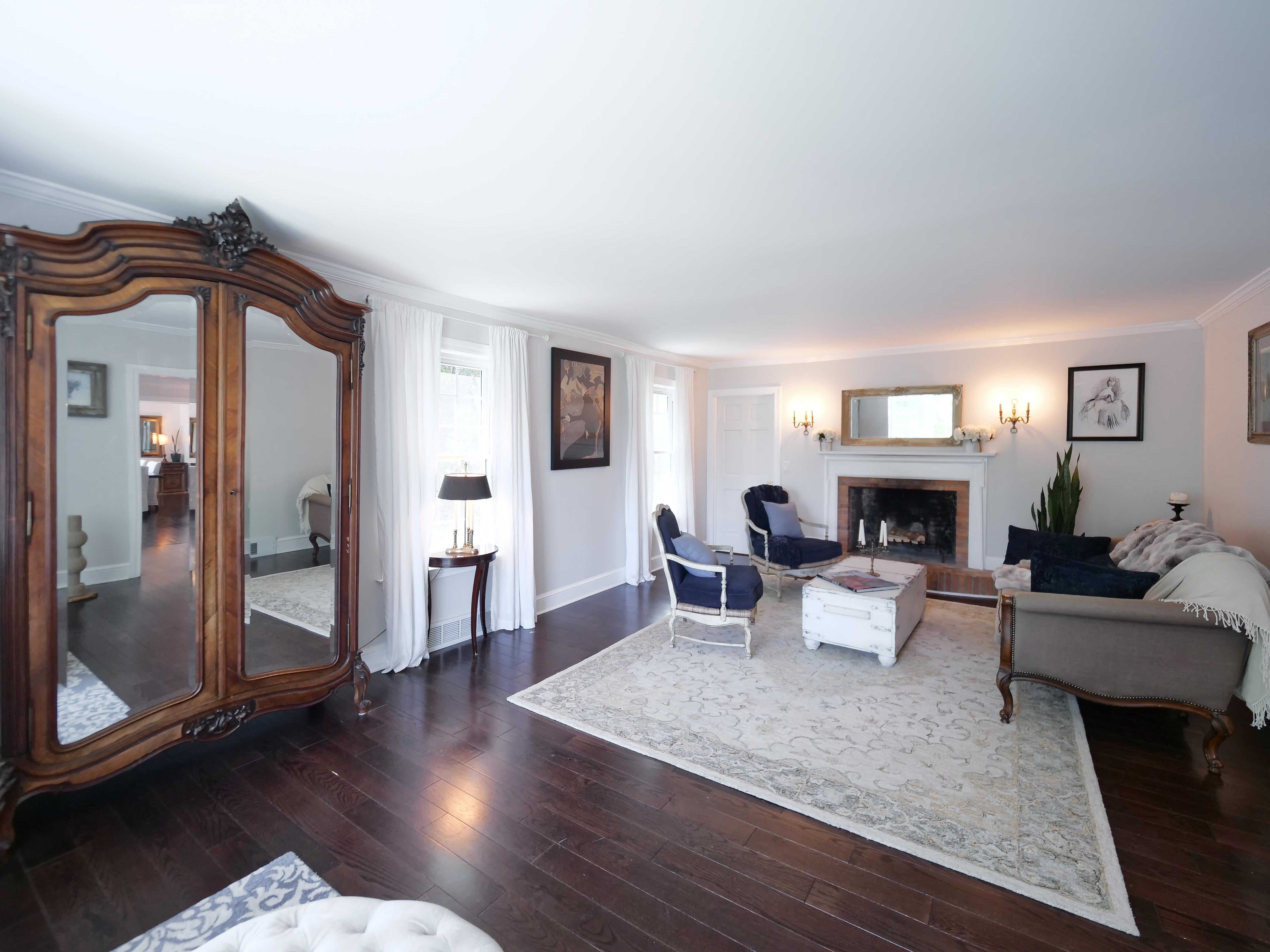 LUXURY EQUESTRIAN ESTATE---owner financing available! | Living Quarters + Stables | For Sale