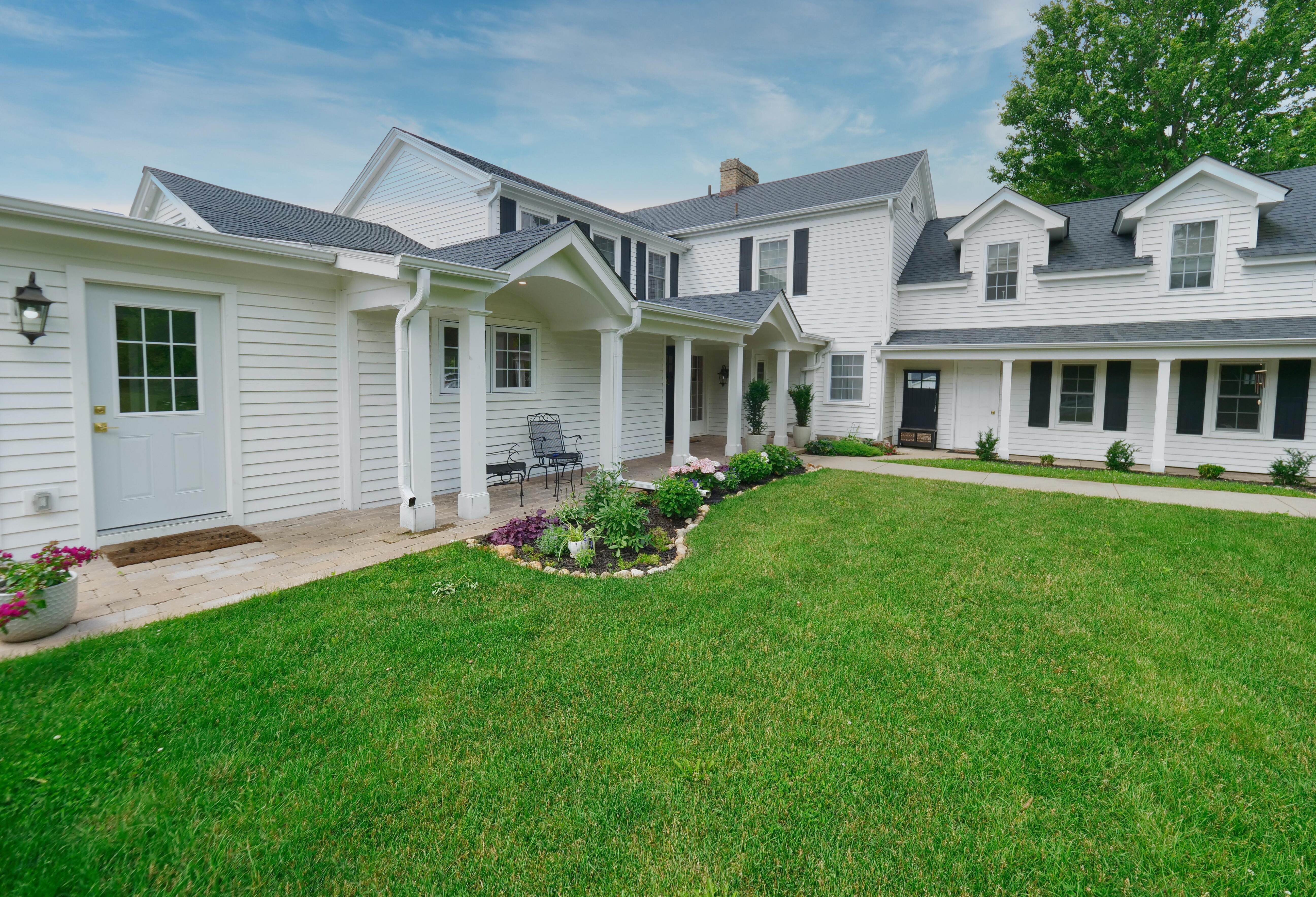 LUXURY EQUESTRIAN ESTATE---owner financing available! | Living Quarters + Stables | For Sale
