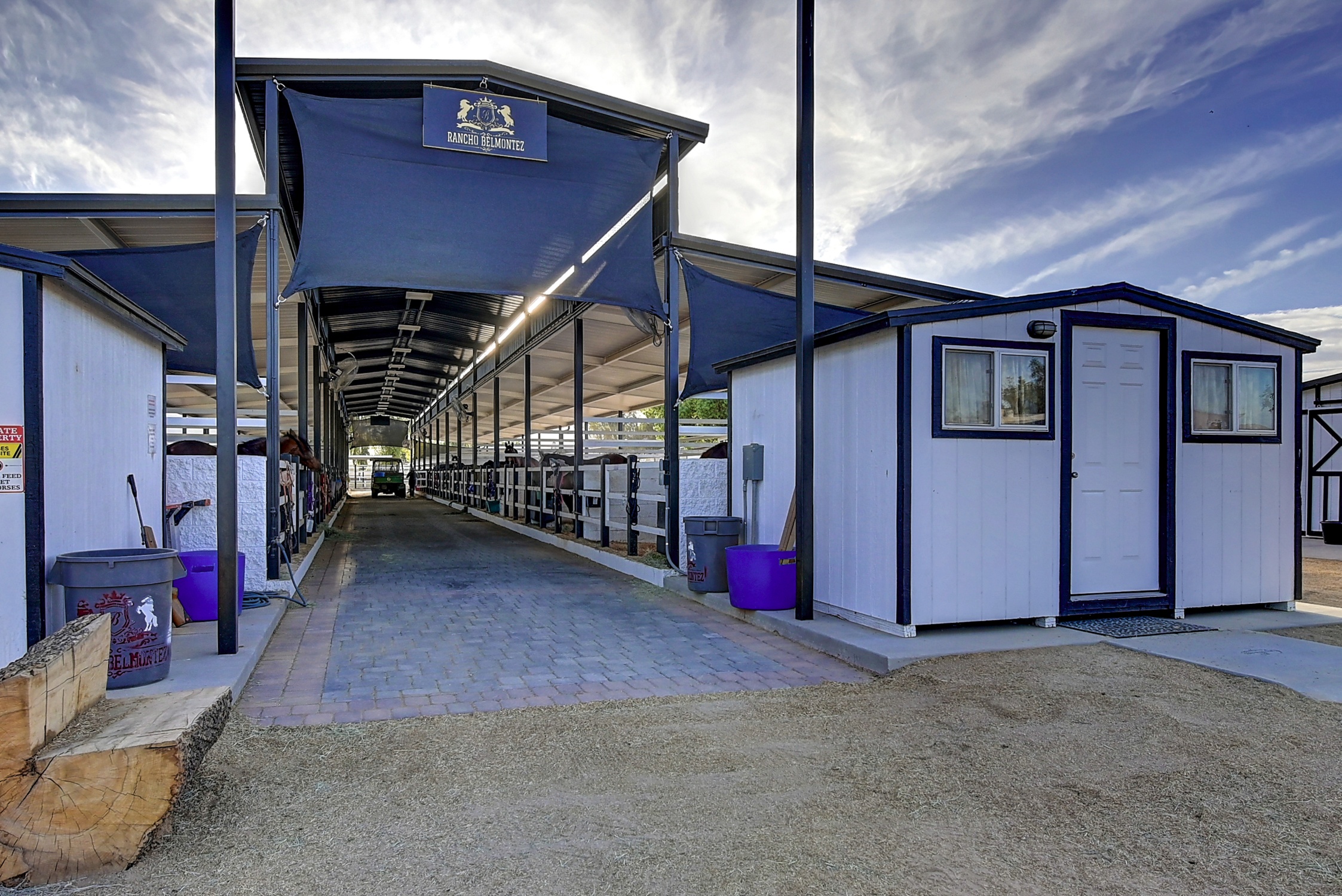 Stunning 6 Bdm Desert Ranch Equestrian Estate! | Living Quarters + Stables | For Rent or Sublet