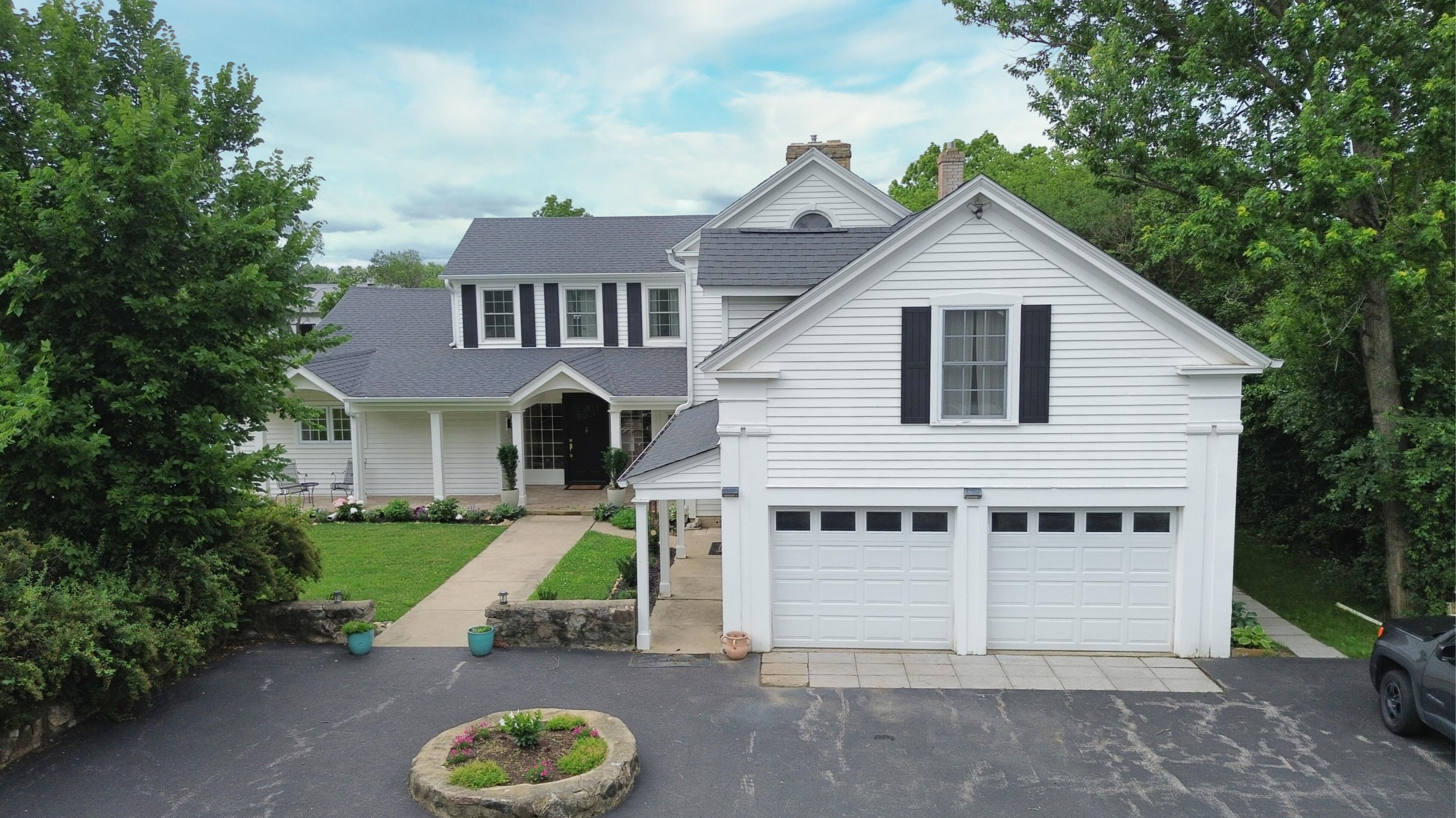 LUXURY EQUESTRIAN ESTATE---owner financing available! | Living Quarters + Stables | For Sale
