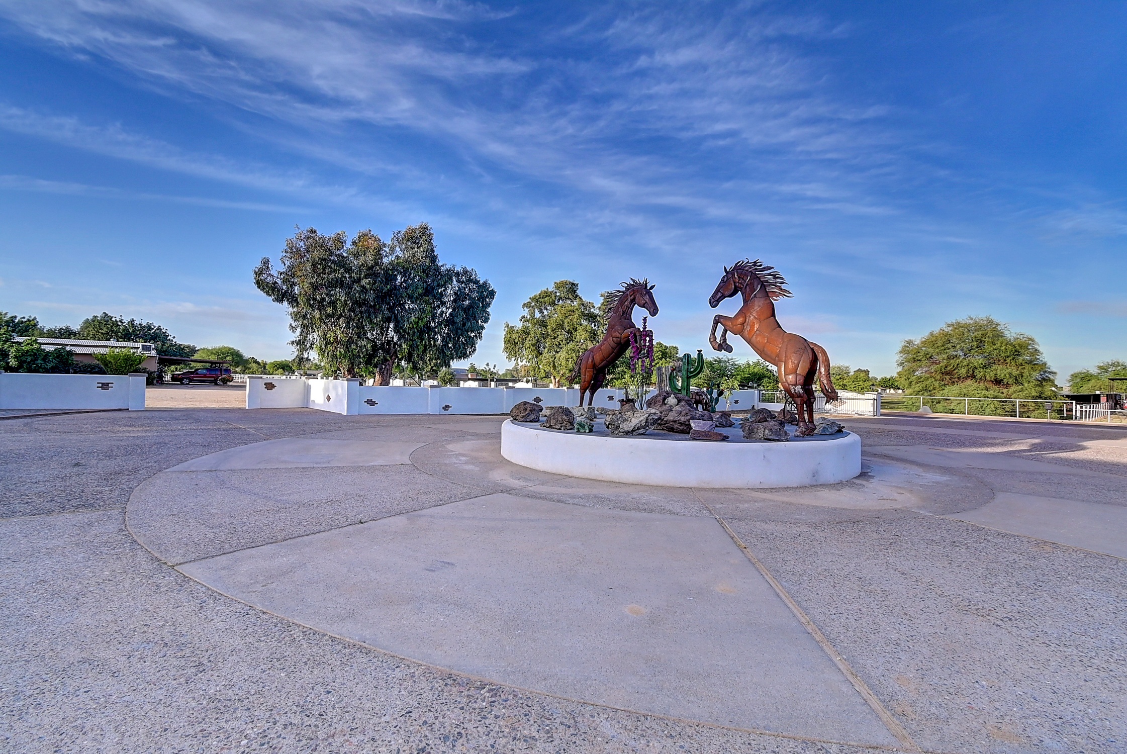 Stunning 6 Bdm Desert Ranch Equestrian Estate! | Living Quarters + Stables | For Rent or Sublet