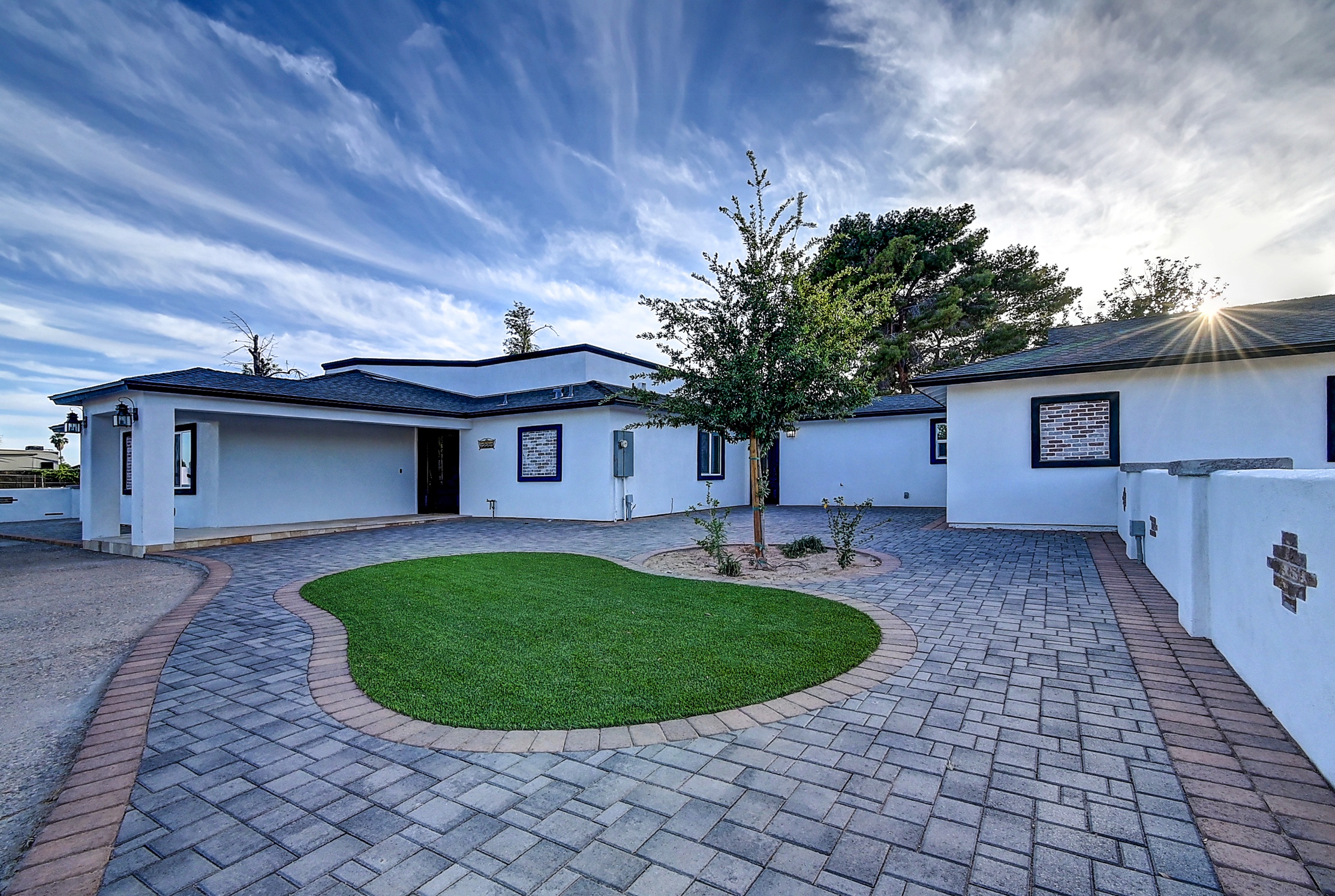 Stunning 6 Bdm Desert Ranch Equestrian Estate! | Living Quarters + Stables | For Rent or Sublet