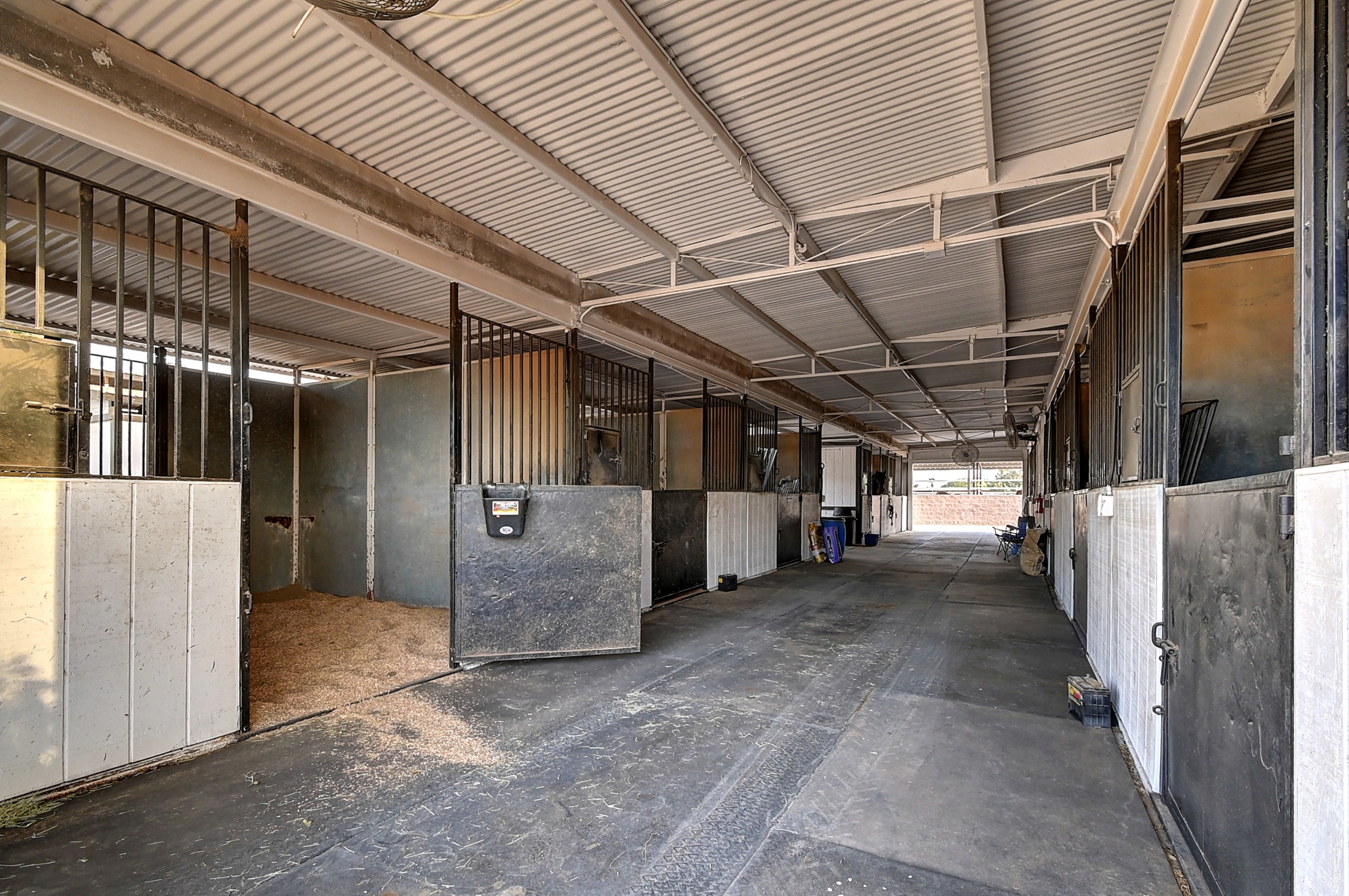 Stunning 6 Bdm Desert Ranch Equestrian Estate! | Living Quarters + Stables | For Rent or Sublet
