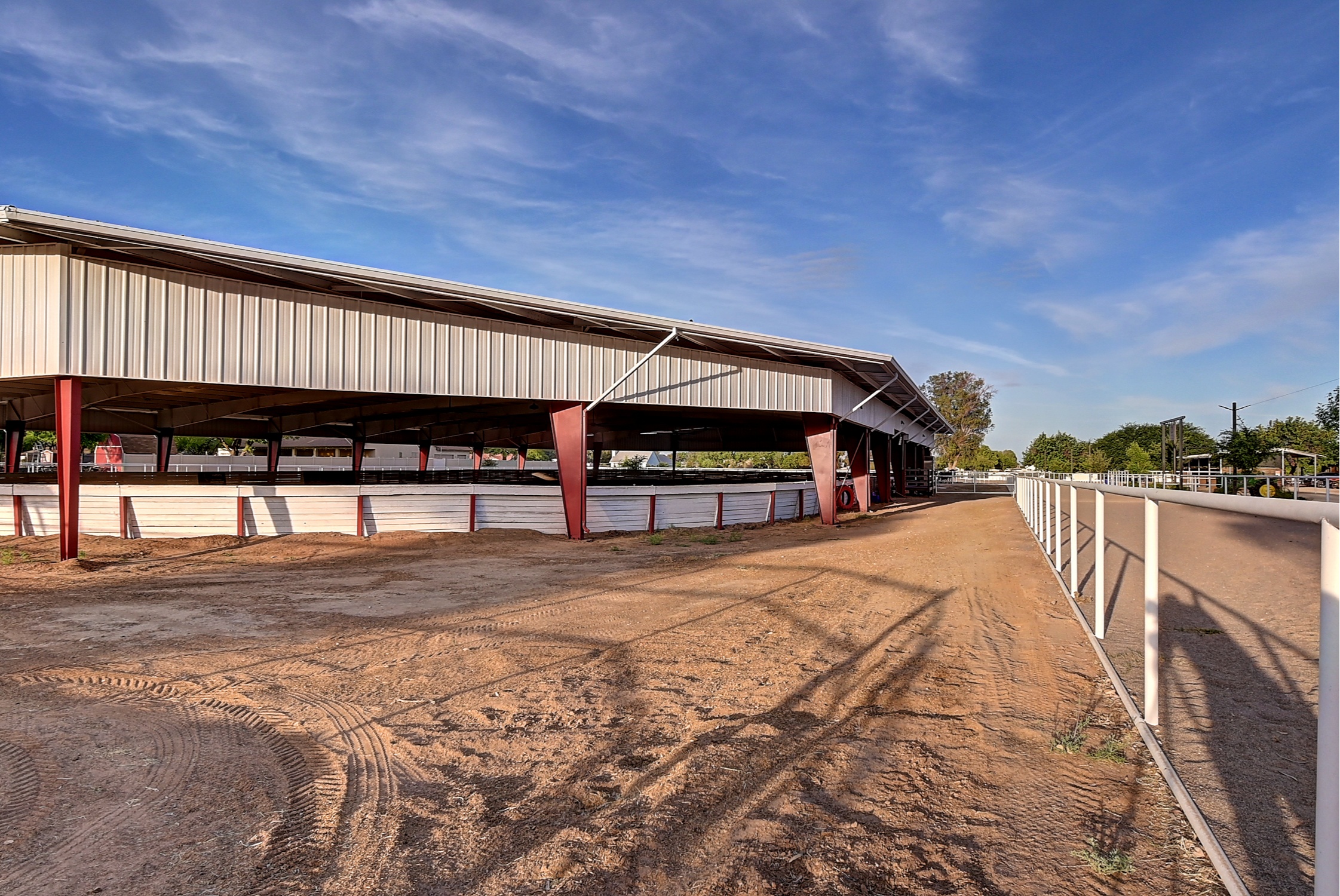 Stunning 6 Bdm Desert Ranch Equestrian Estate! | Living Quarters + Stables | For Rent or Sublet