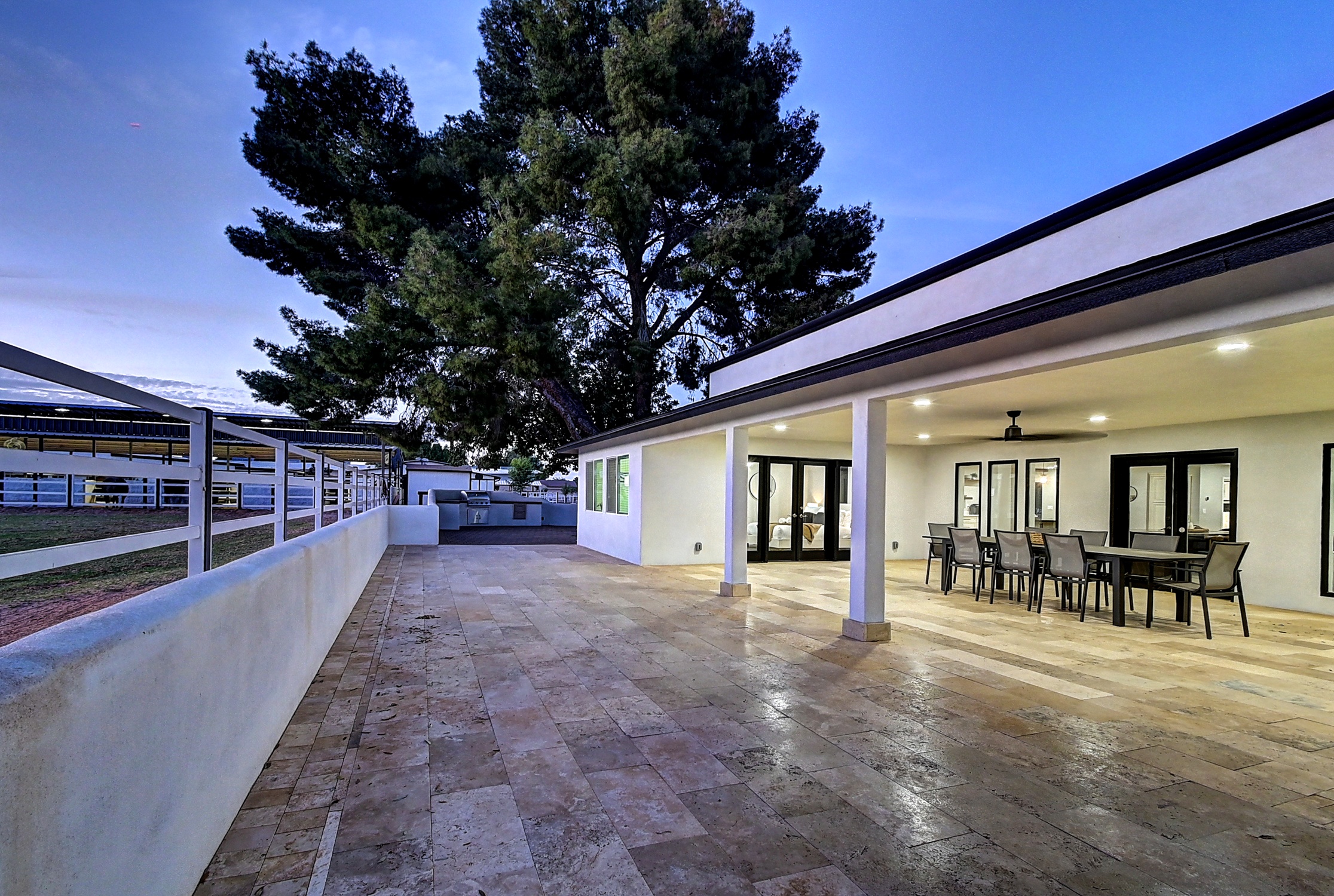 Stunning 6 Bdm Desert Ranch Equestrian Estate! | Living Quarters + Stables | For Rent or Sublet