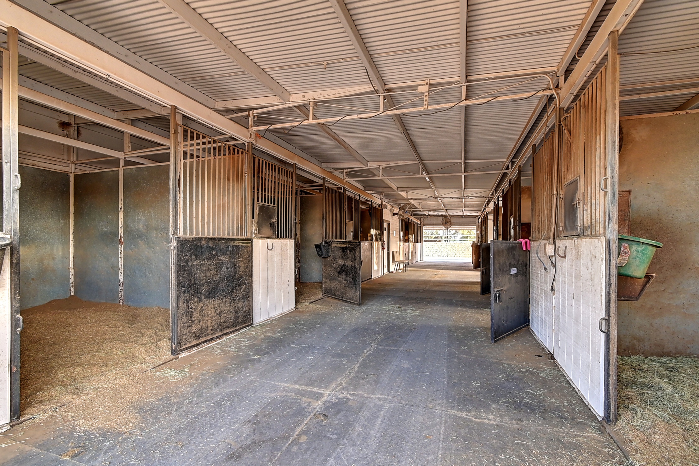 Stunning 6 Bdm Desert Ranch Equestrian Estate! | Living Quarters + Stables | For Rent or Sublet
