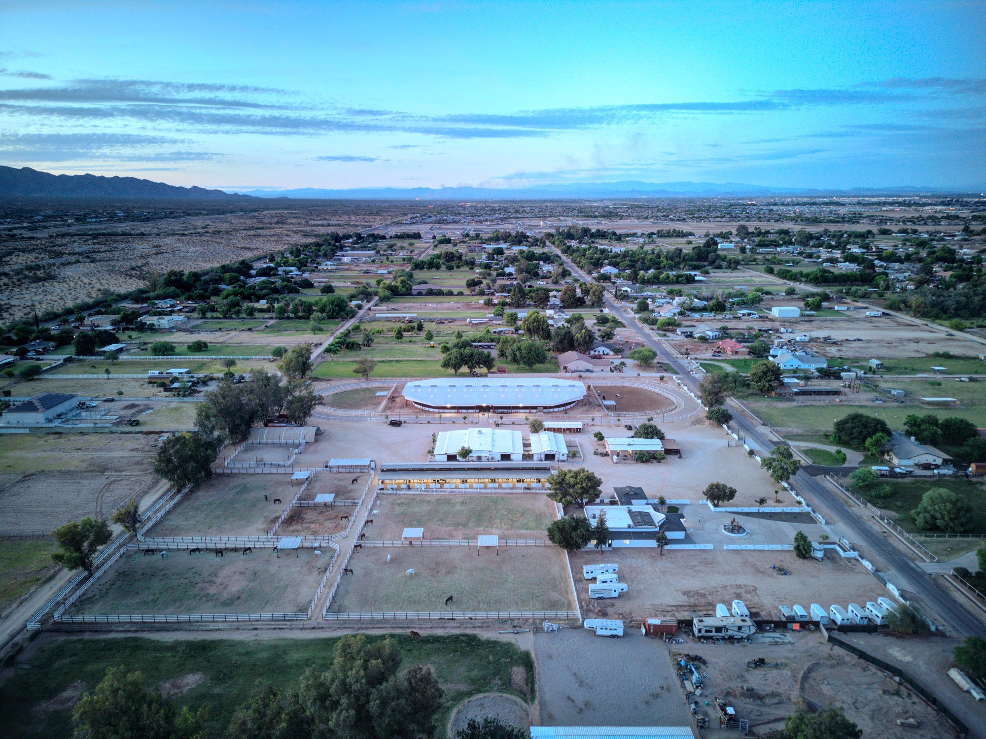 Stunning 6 Bdm Desert Ranch Equestrian Estate! | Living Quarters + Stables | For Rent or Sublet