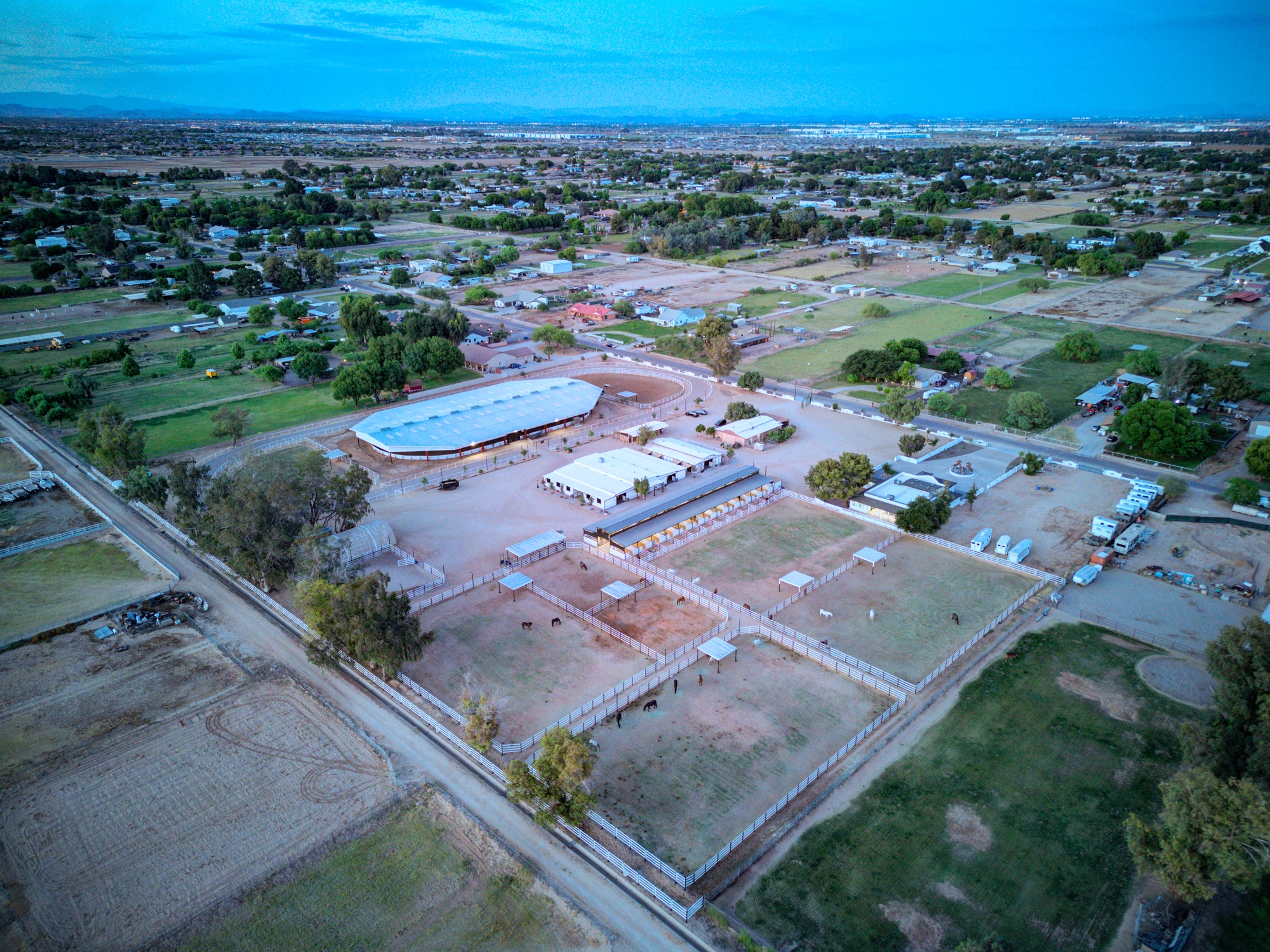 Stunning 6 Bdm Desert Ranch Equestrian Estate! | Living Quarters + Stables | For Rent or Sublet