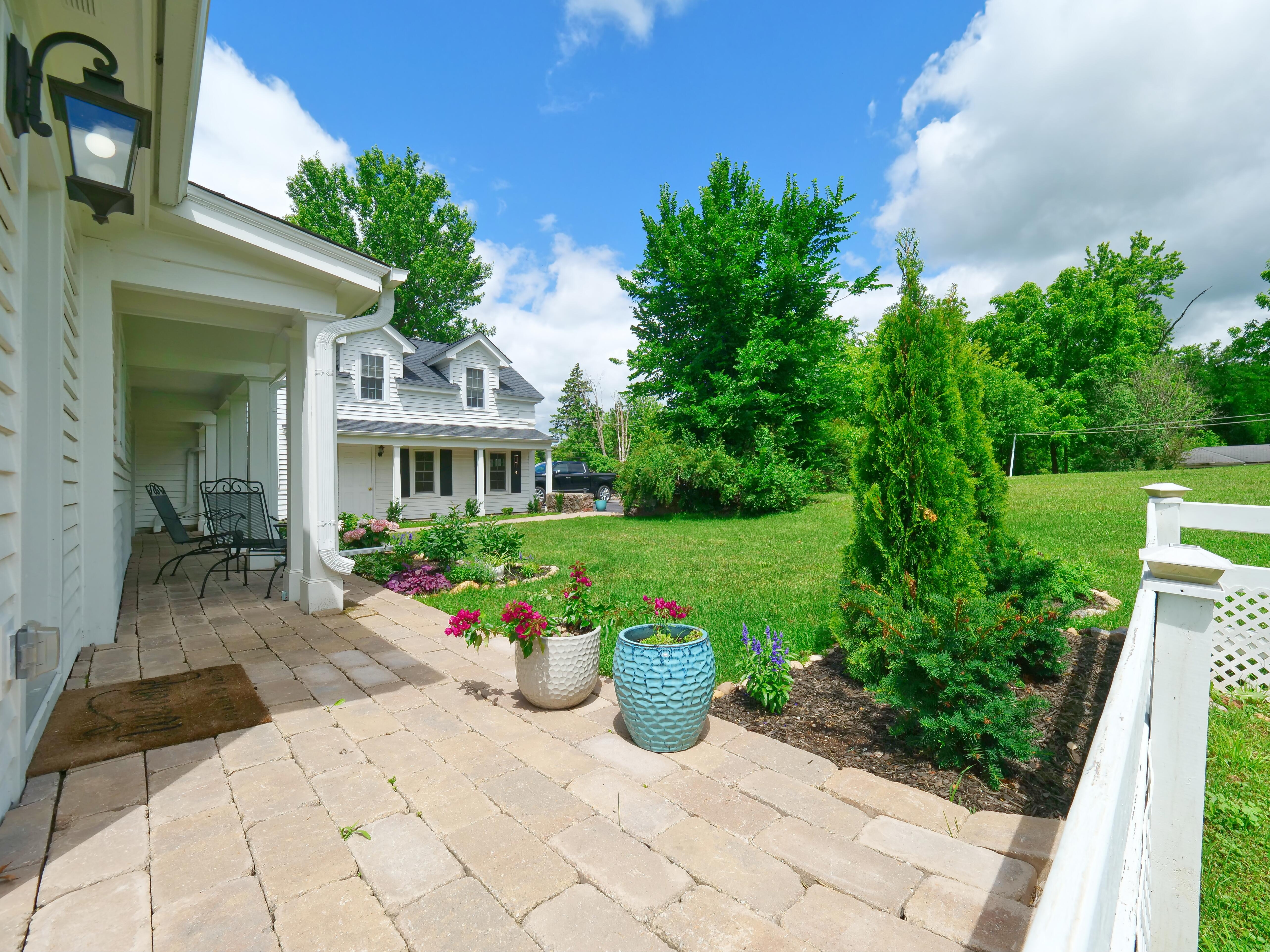 LUXURY EQUESTRIAN ESTATE---owner financing available! | Living Quarters + Stables | For Sale
