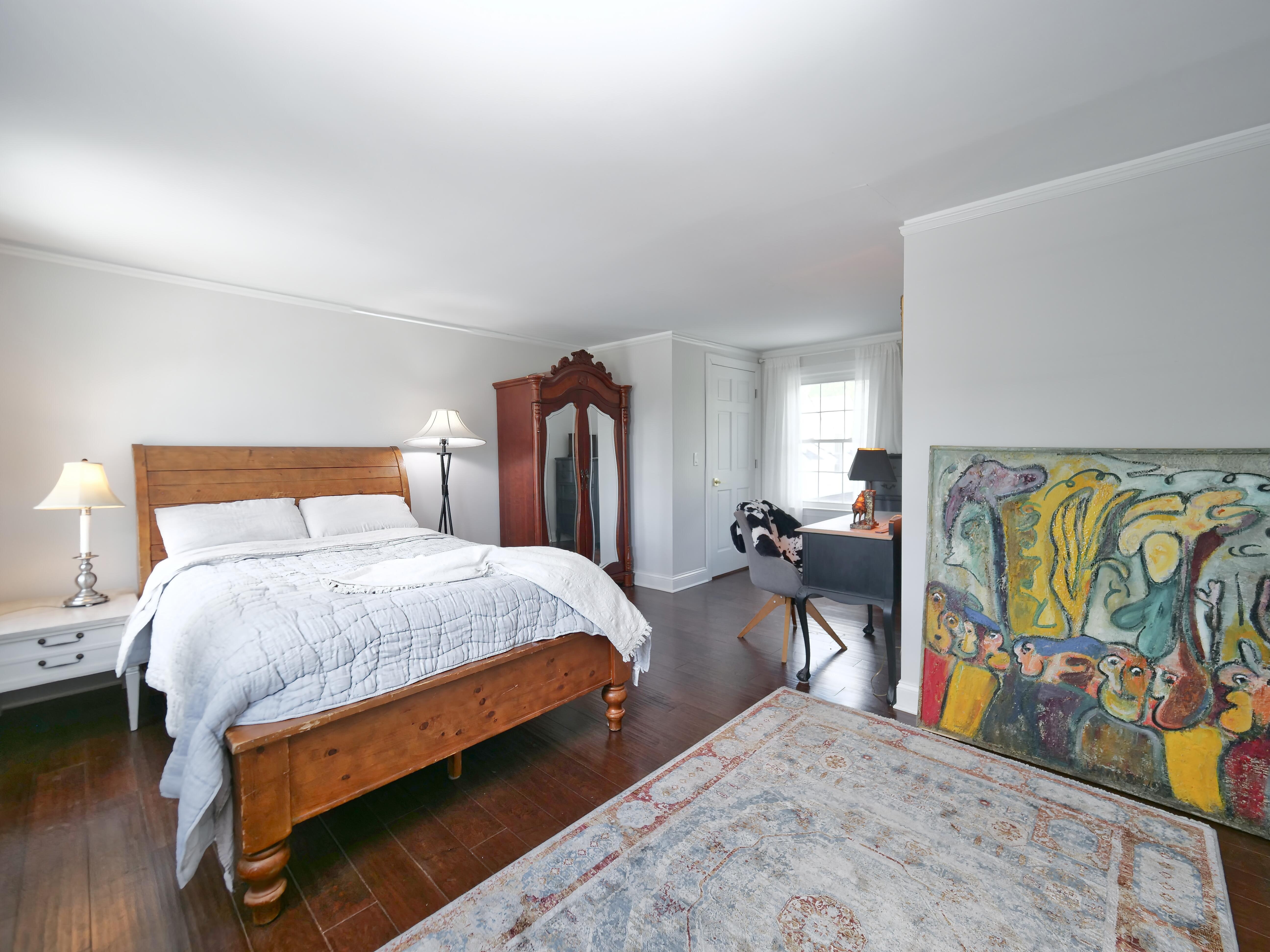 LUXURY EQUESTRIAN ESTATE---owner financing available! | Living Quarters + Stables | For Sale