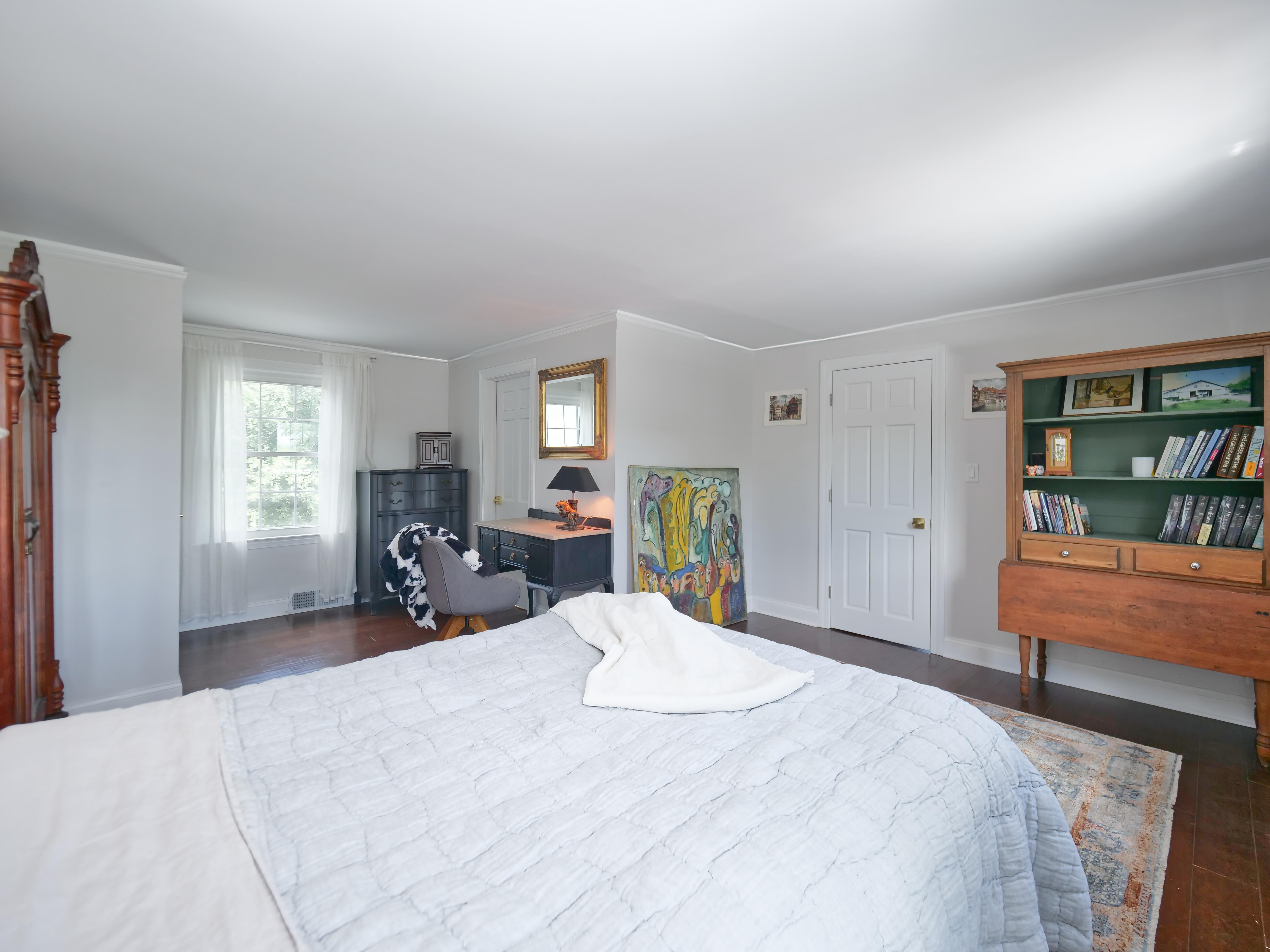 LUXURY EQUESTRIAN ESTATE---owner financing available! | Living Quarters + Stables | For Sale