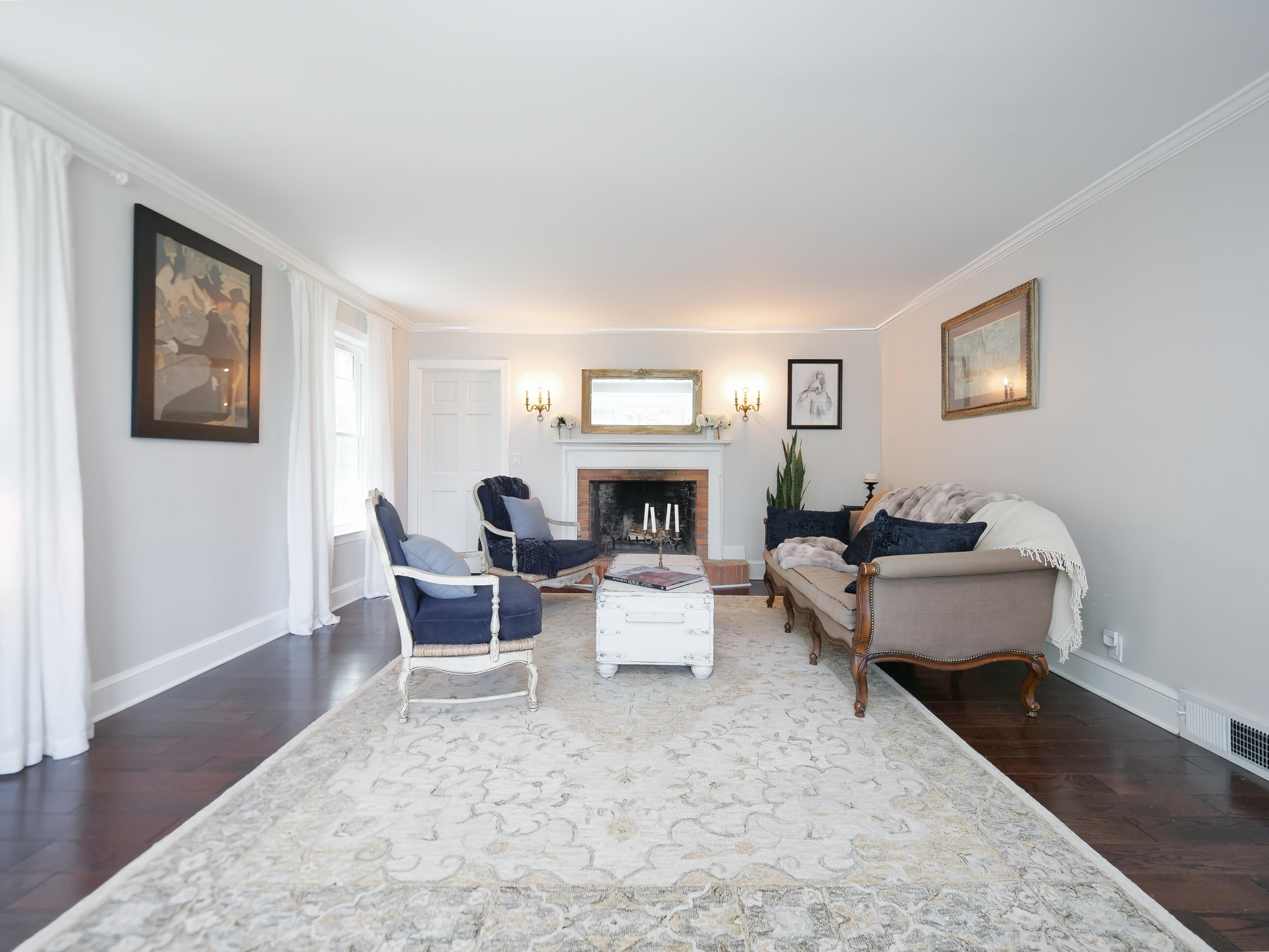 LUXURY EQUESTRIAN ESTATE---owner financing available! | Living Quarters + Stables | For Sale
