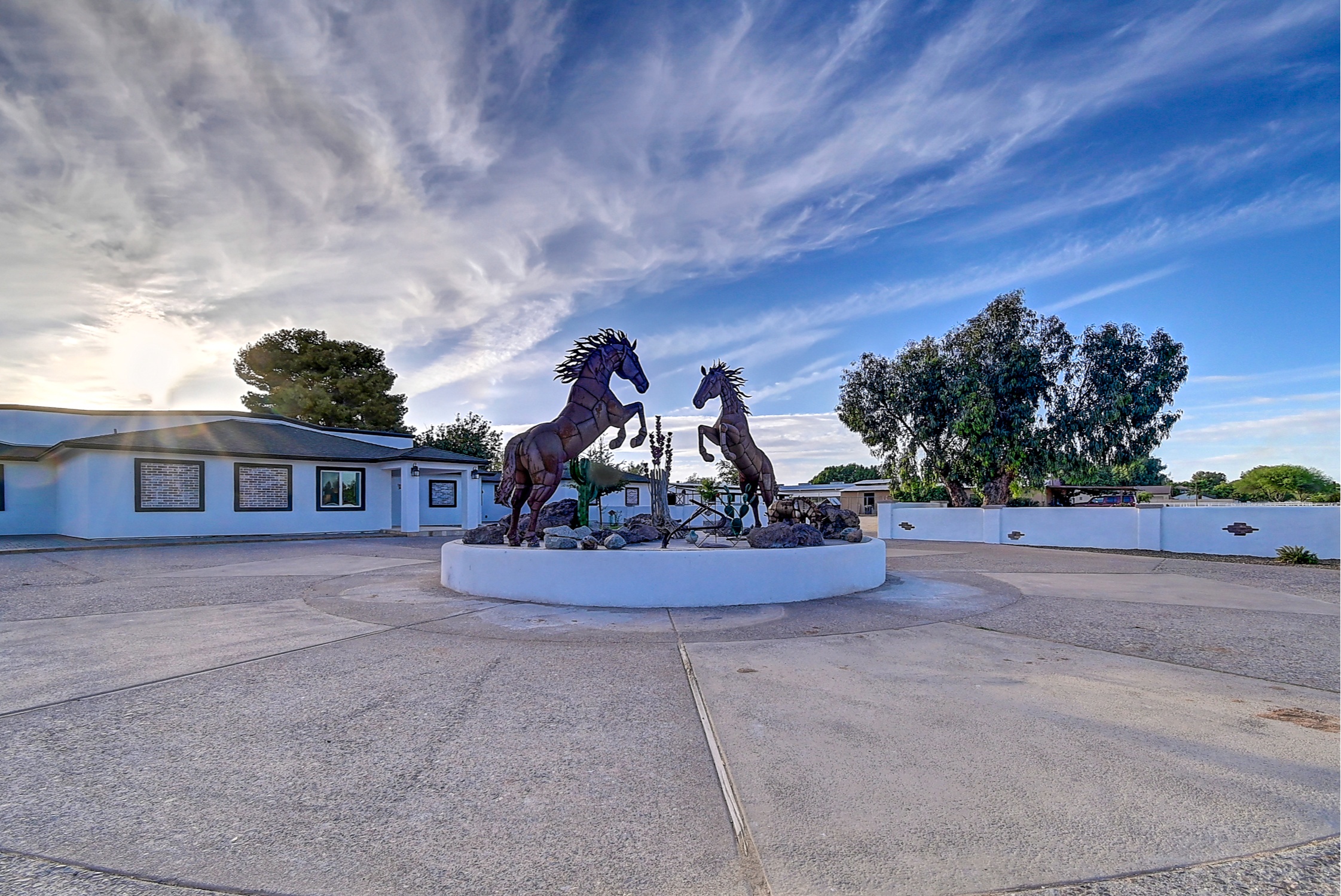 Stunning 6 Bdm Desert Ranch Equestrian Estate! | Living Quarters + Stables | For Rent or Sublet