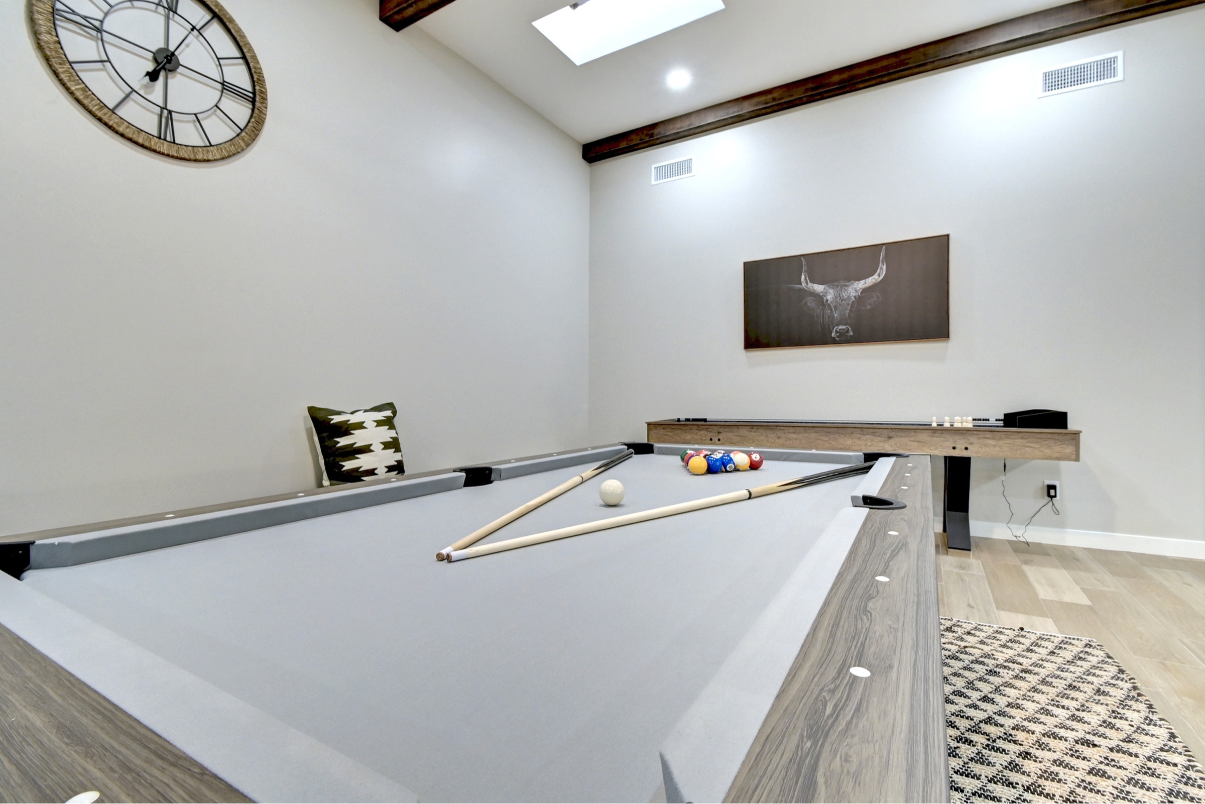 Stunning 6 Bdm Desert Ranch Equestrian Estate! | Living Quarters + Stables | For Rent or Sublet
