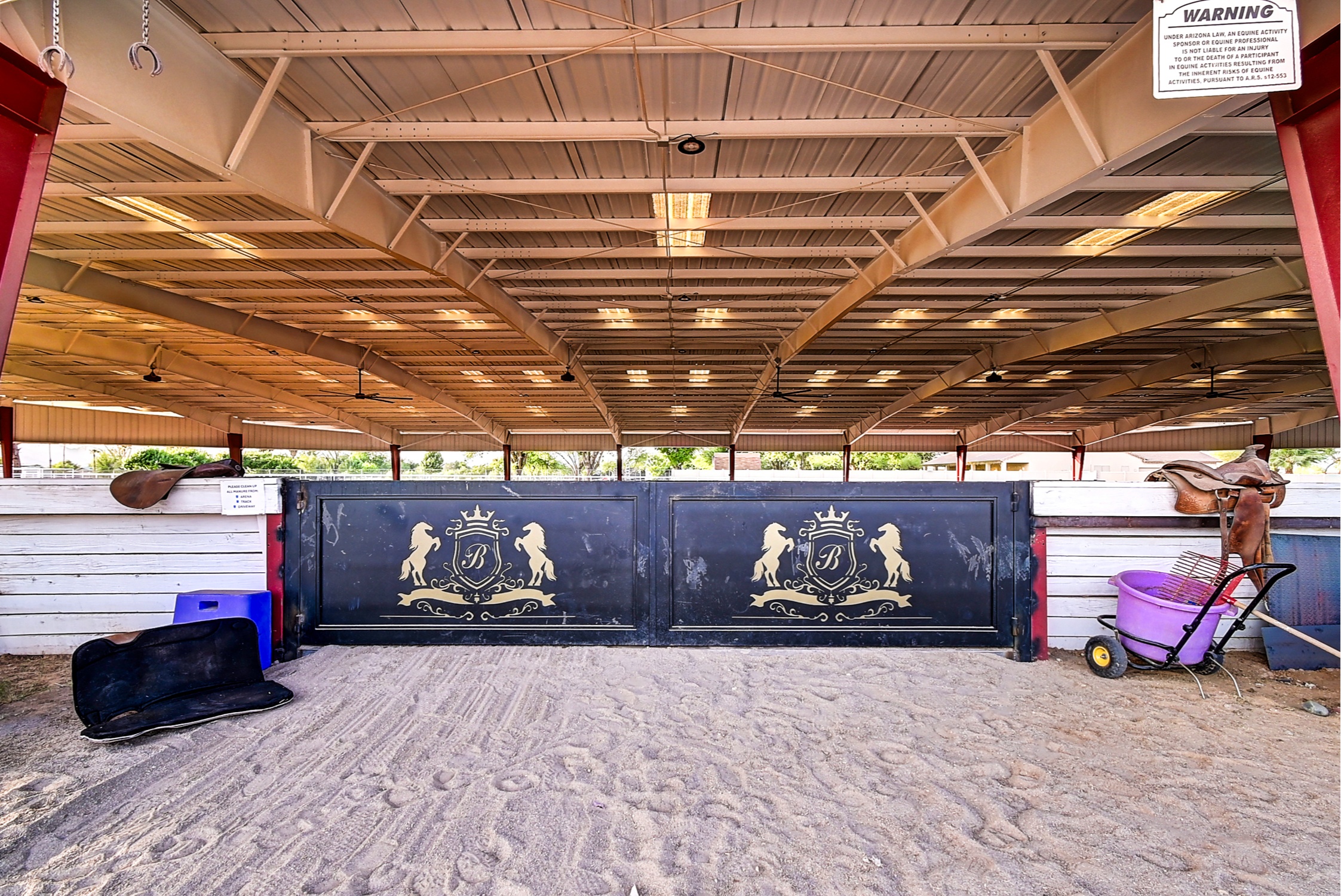 Stunning 6 Bdm Desert Ranch Equestrian Estate! | Living Quarters + Stables | For Rent or Sublet