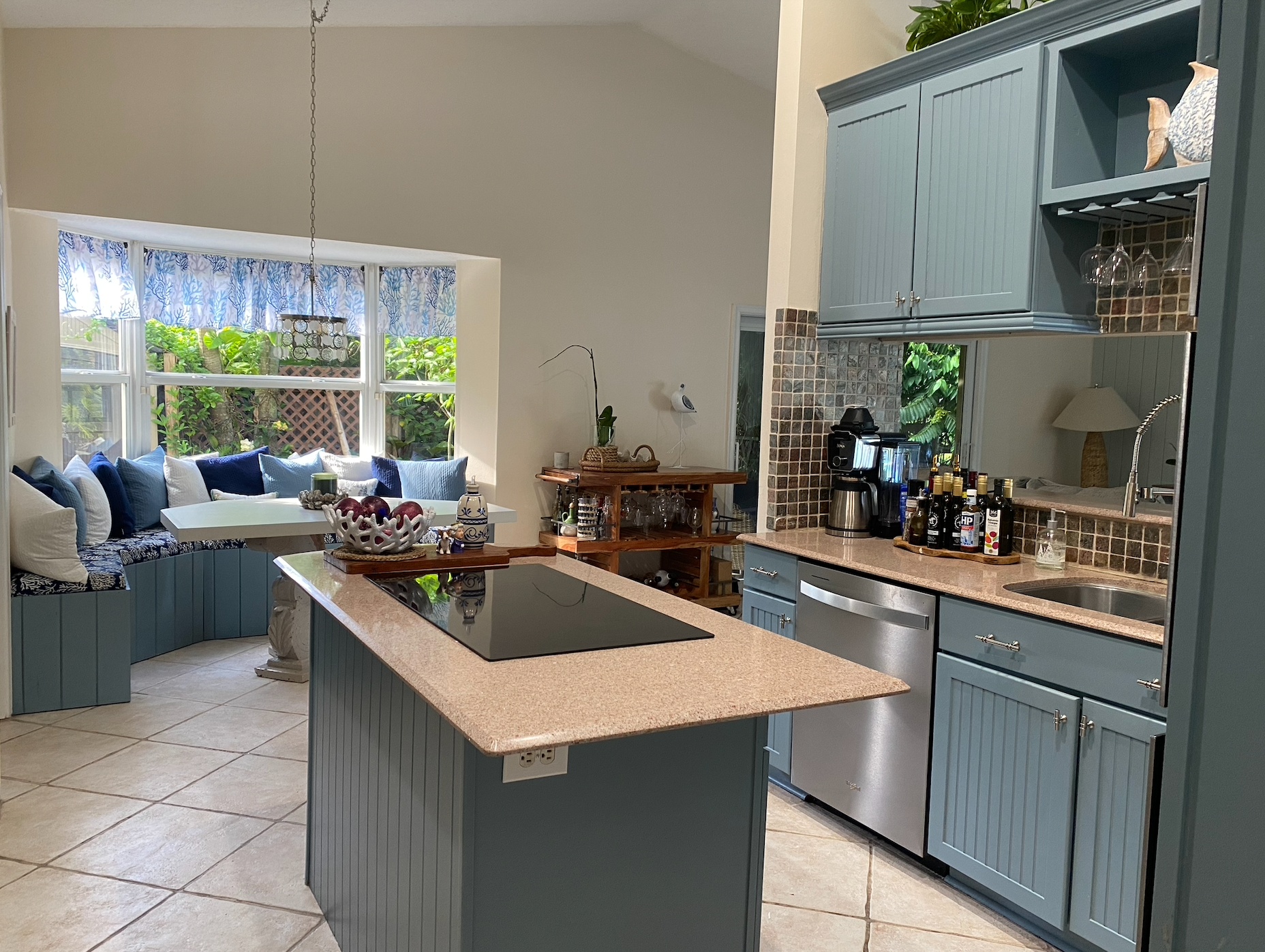 Rooms for rent for WEF Season 2026/27 | Groom Quarters | For Rent or Sublet