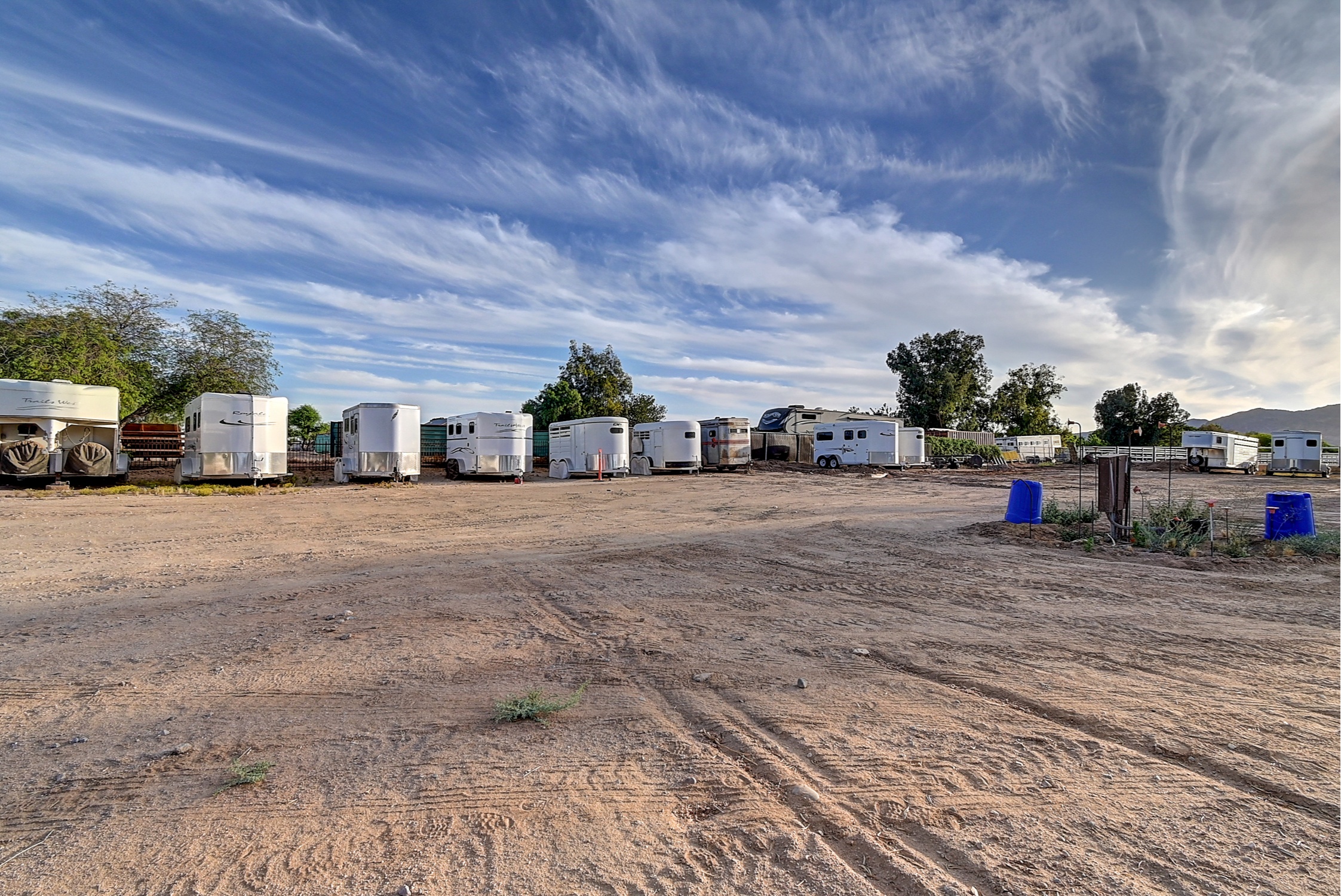 Stunning 6 Bdm Desert Ranch Equestrian Estate! | Living Quarters + Stables | For Rent or Sublet
