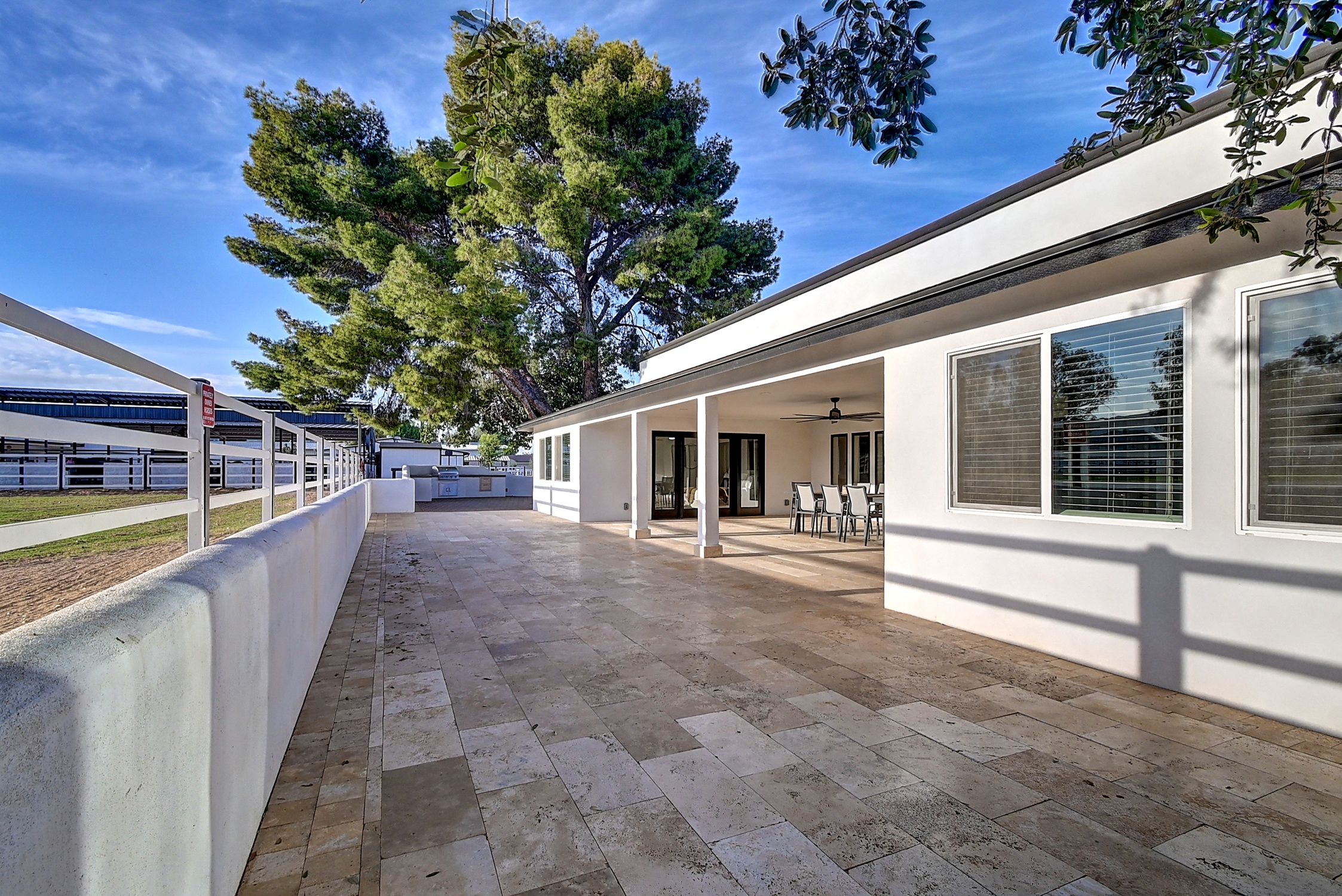 Stunning 6 Bdm Desert Ranch Equestrian Estate! | Living Quarters + Stables | For Rent or Sublet