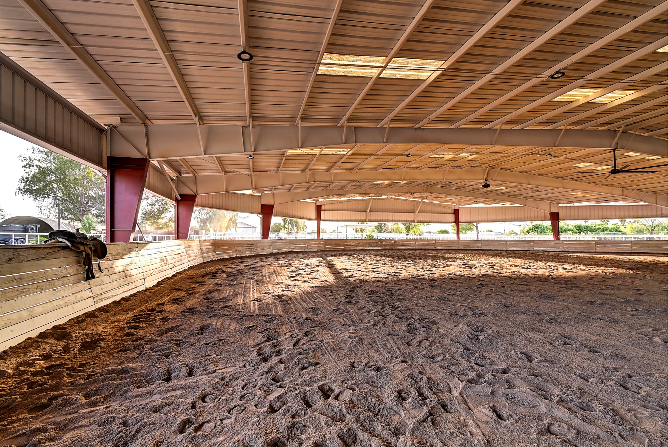 Stunning 6 Bdm Desert Ranch Equestrian Estate! | Living Quarters + Stables | For Rent or Sublet