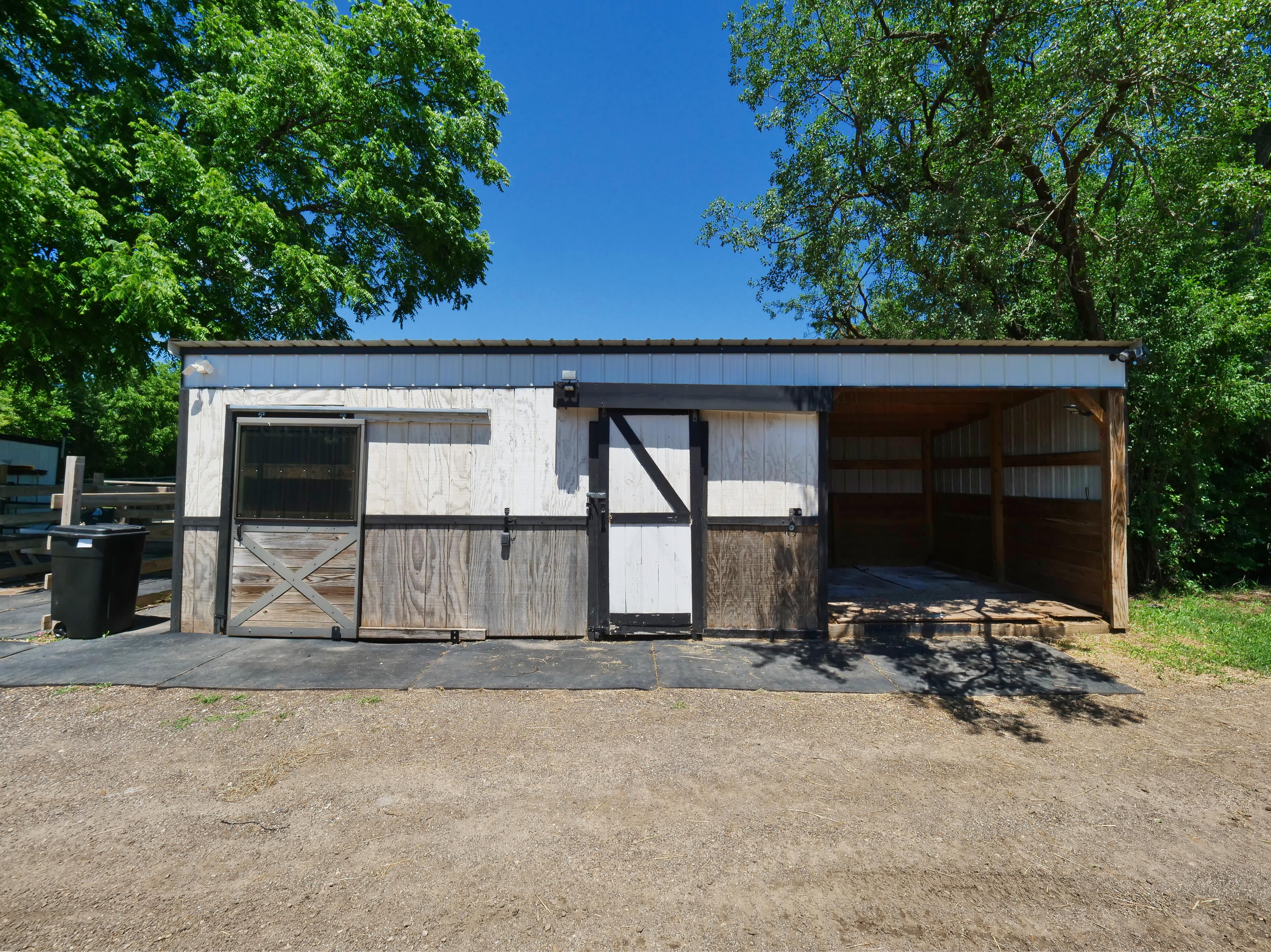 LUXURY EQUESTRIAN ESTATE---owner financing available! | Living Quarters + Stables | For Sale