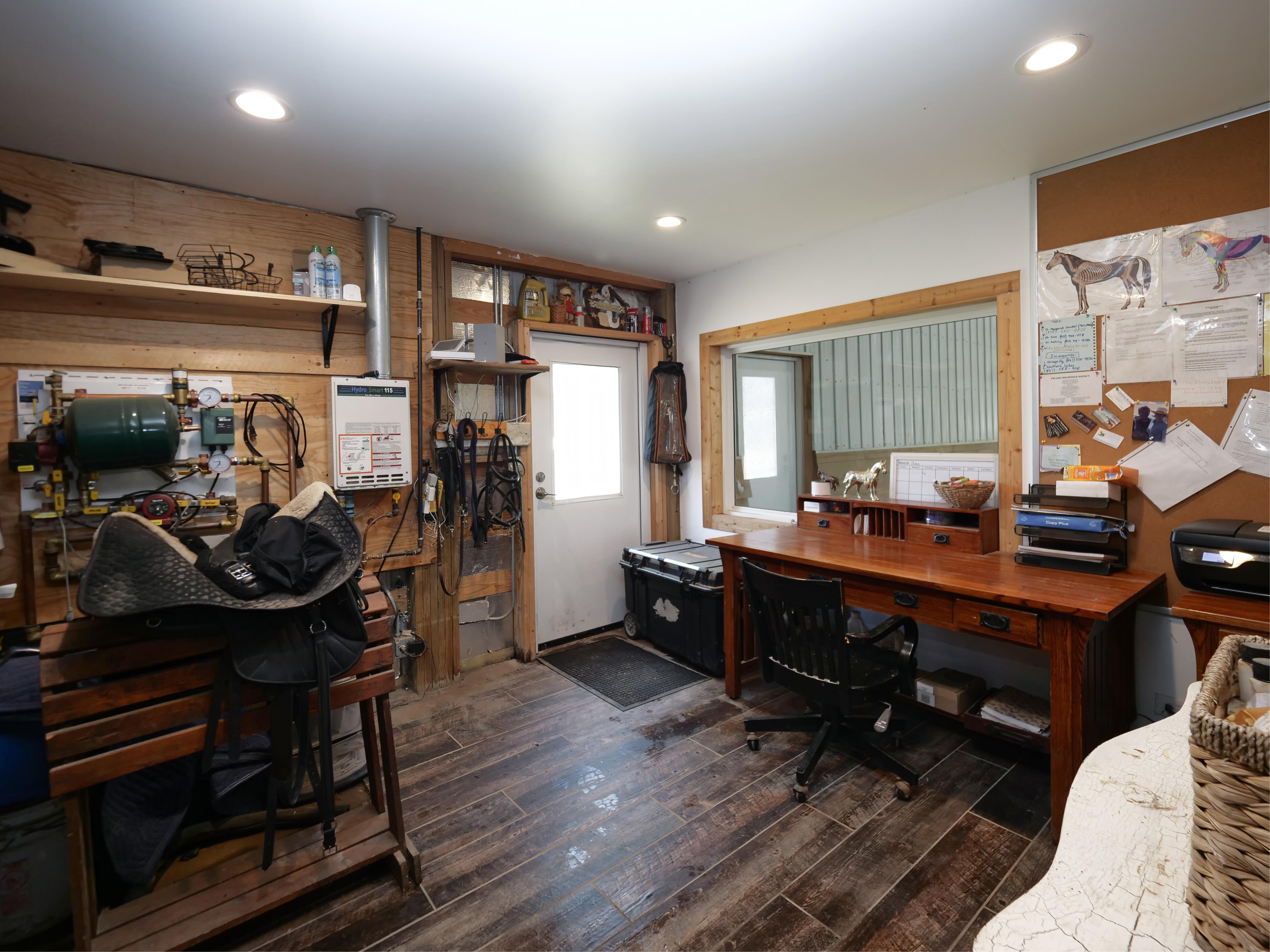 LUXURY EQUESTRIAN ESTATE---owner financing available! | Living Quarters + Stables | For Sale