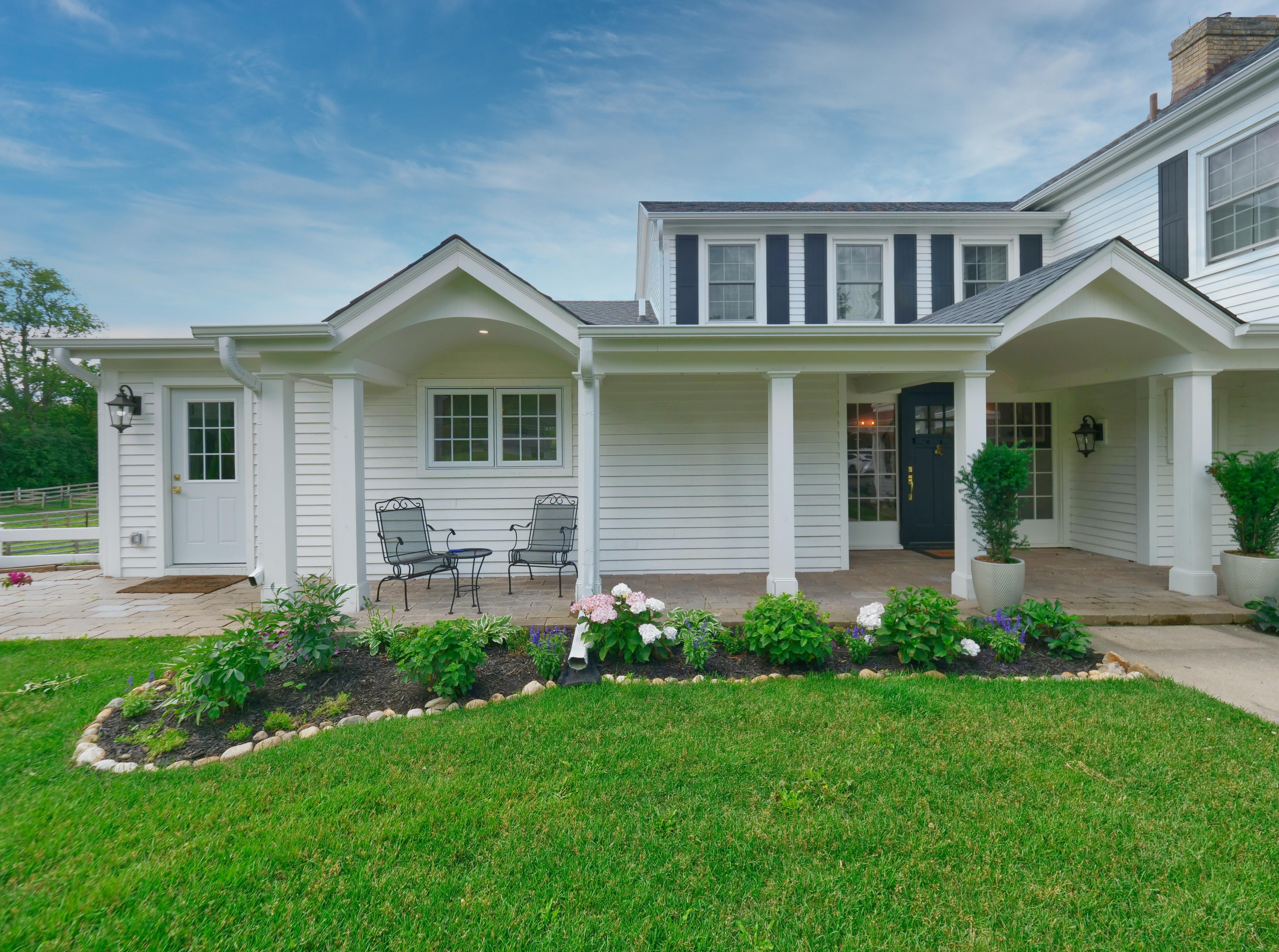 LUXURY EQUESTRIAN ESTATE---owner financing available! | Living Quarters + Stables | For Sale