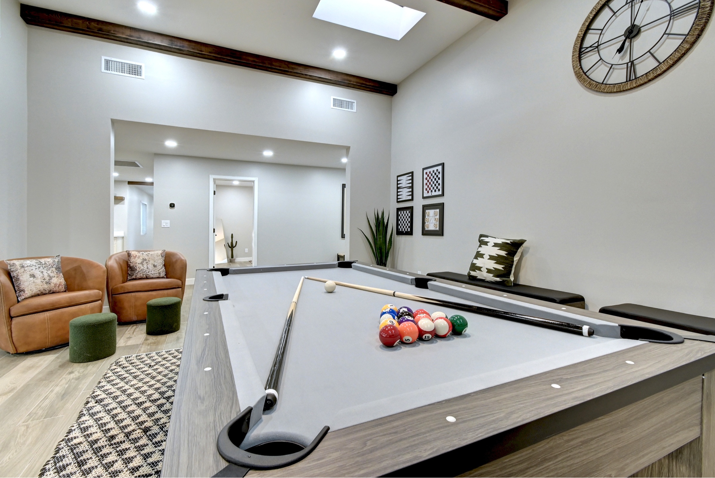Stunning 6 Bdm Desert Ranch Equestrian Estate! | Living Quarters + Stables | For Rent or Sublet