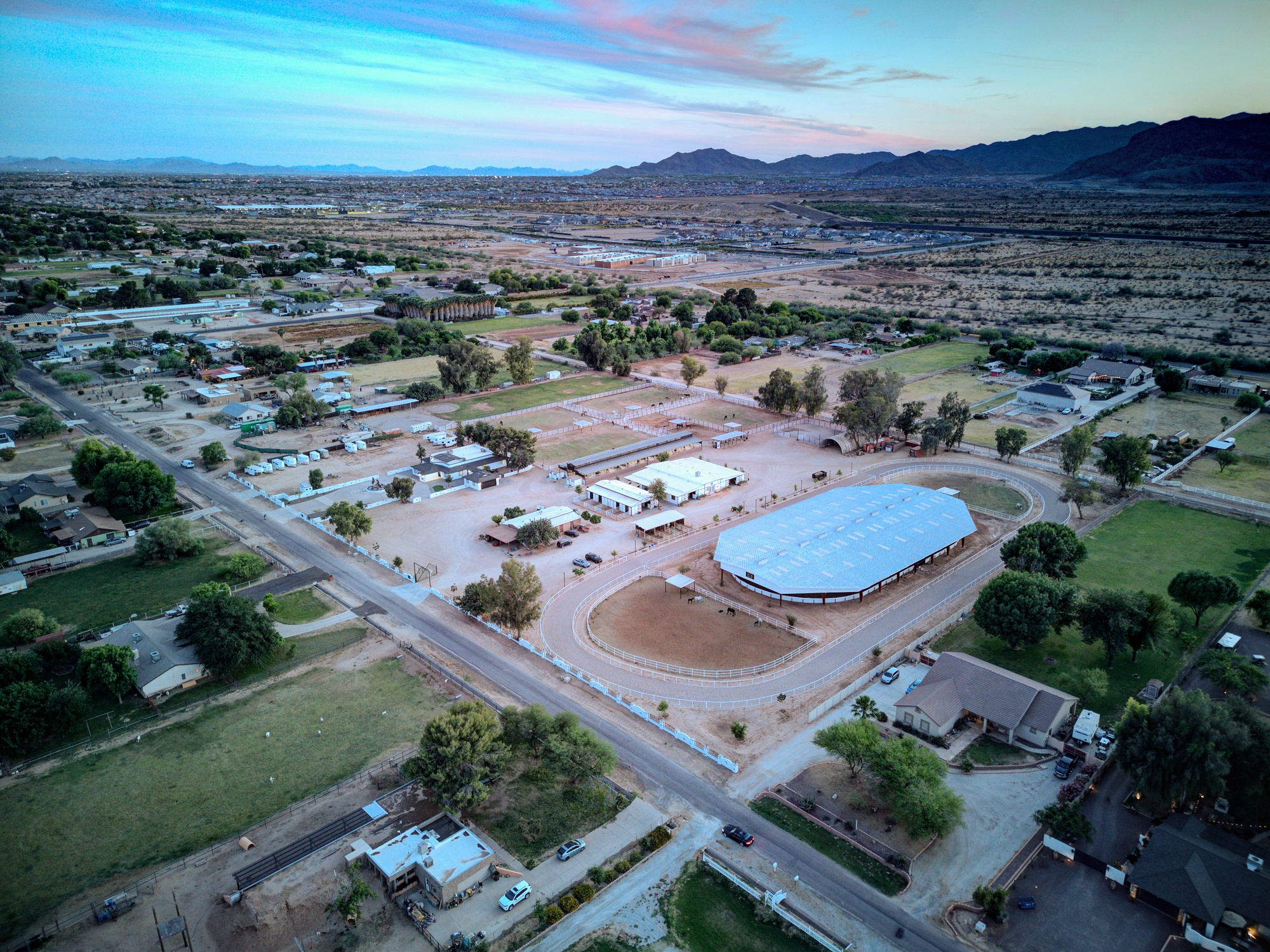Stunning 6 Bdm Desert Ranch Equestrian Estate! | Living Quarters + Stables | For Rent or Sublet
