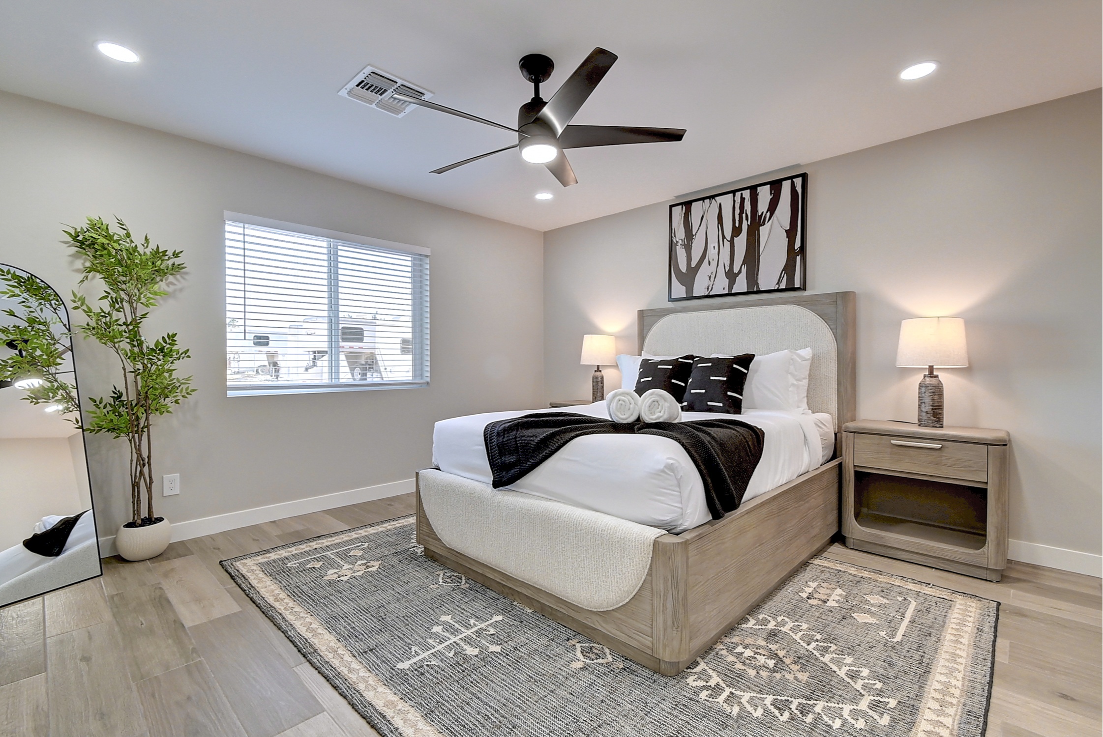Stunning 6 Bdm Desert Ranch Equestrian Estate! | Living Quarters + Stables | For Rent or Sublet