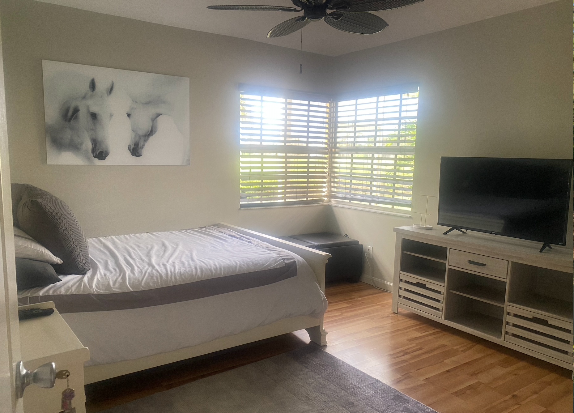 Rooms for rent for WEF Season 2026/27 | Groom Quarters | For Rent or Sublet