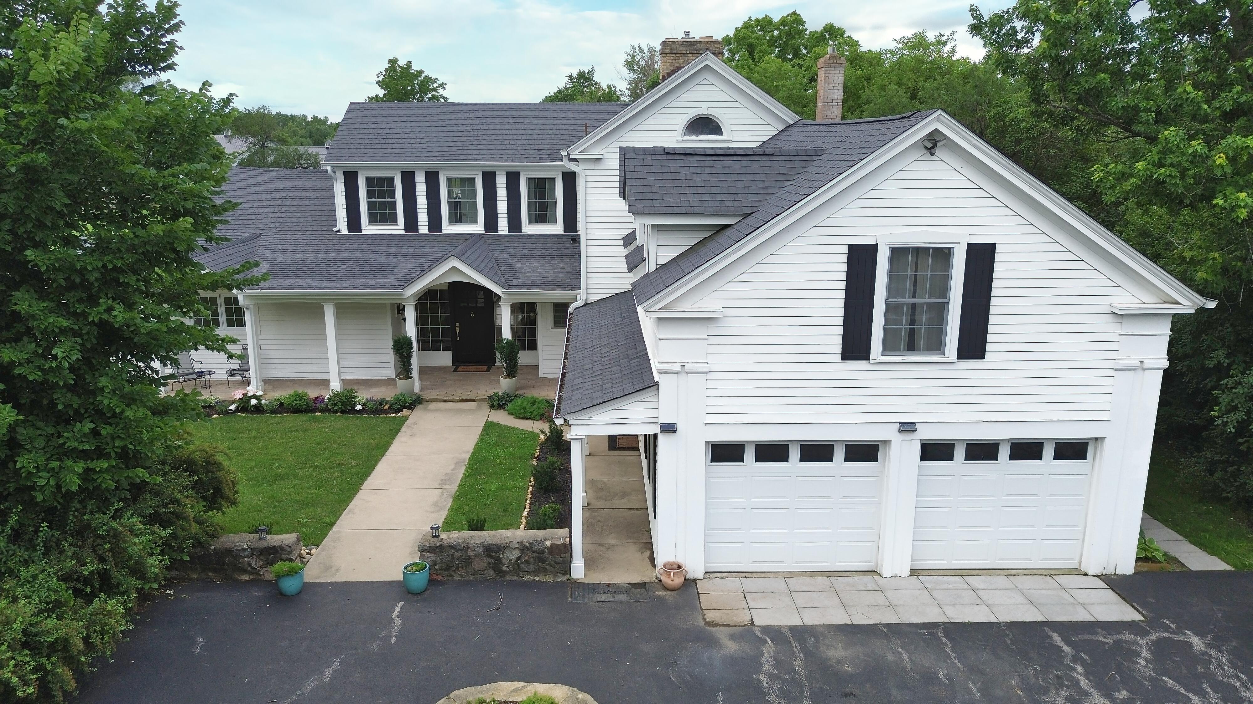 LUXURY EQUESTRIAN ESTATE---owner financing available! | Living Quarters + Stables | For Sale