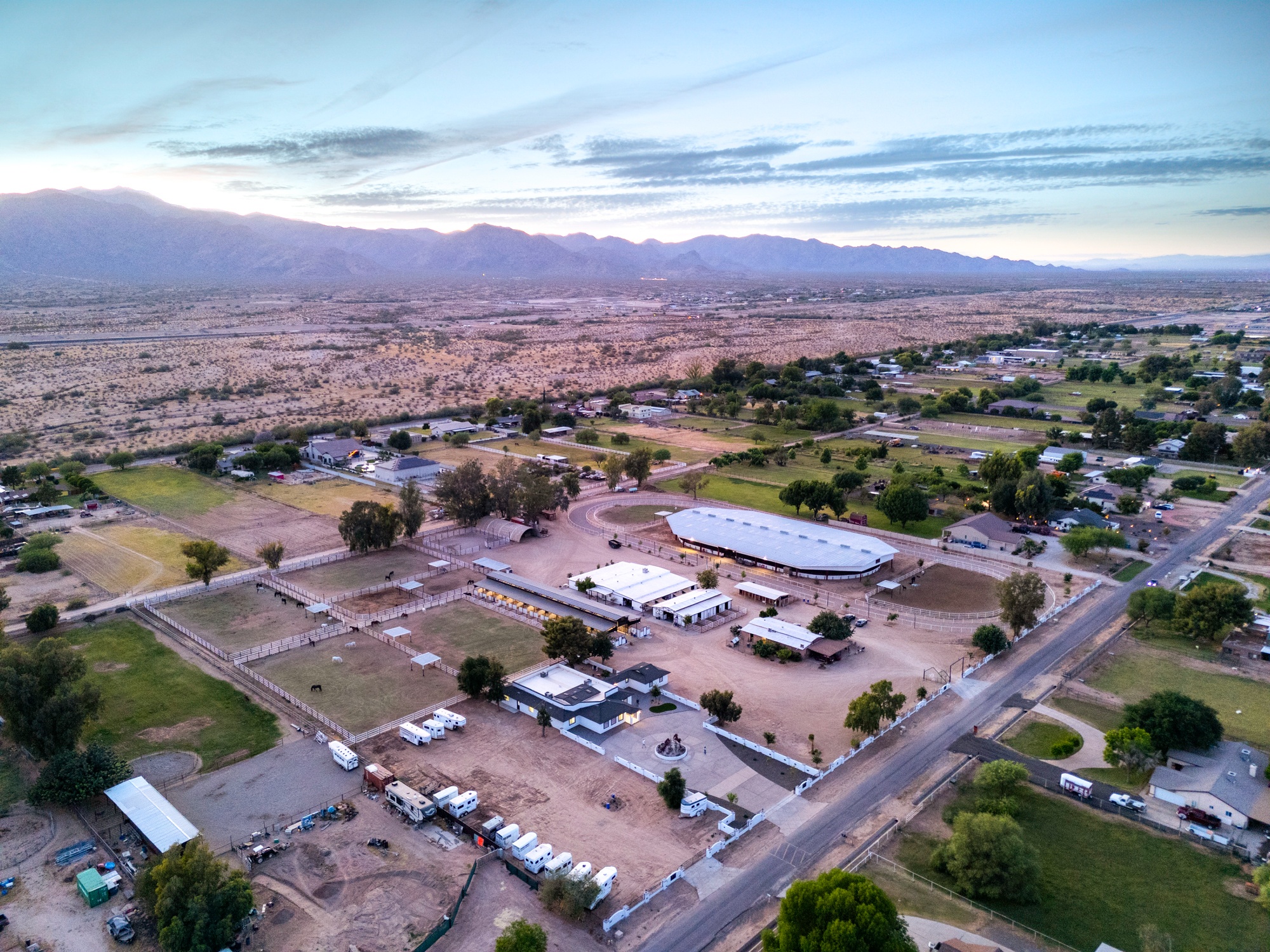 Stunning 6 Bdm Desert Ranch Equestrian Estate! | Living Quarters + Stables | For Rent or Sublet
